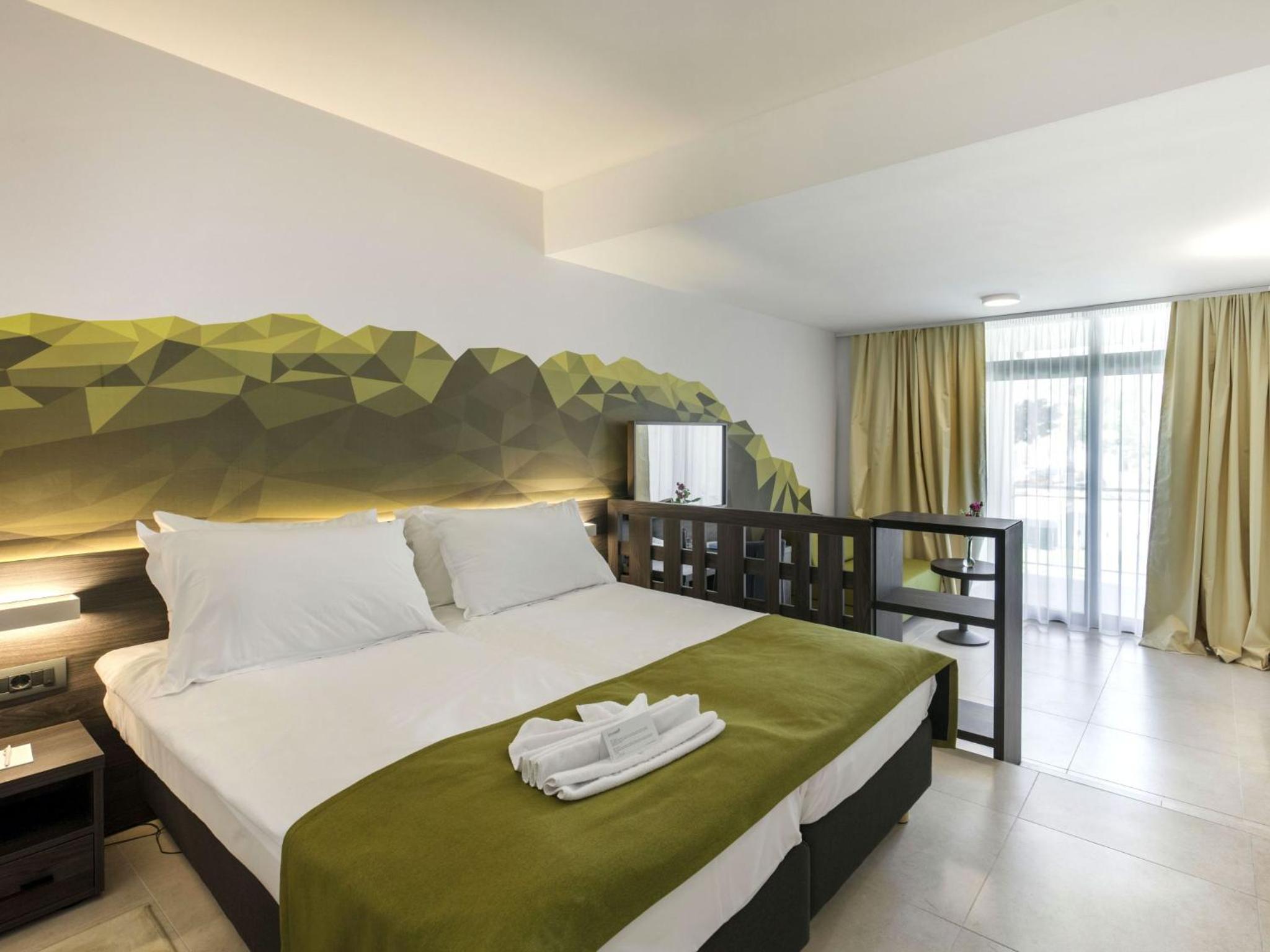 Superior Double Room with Balcony - Photo 3