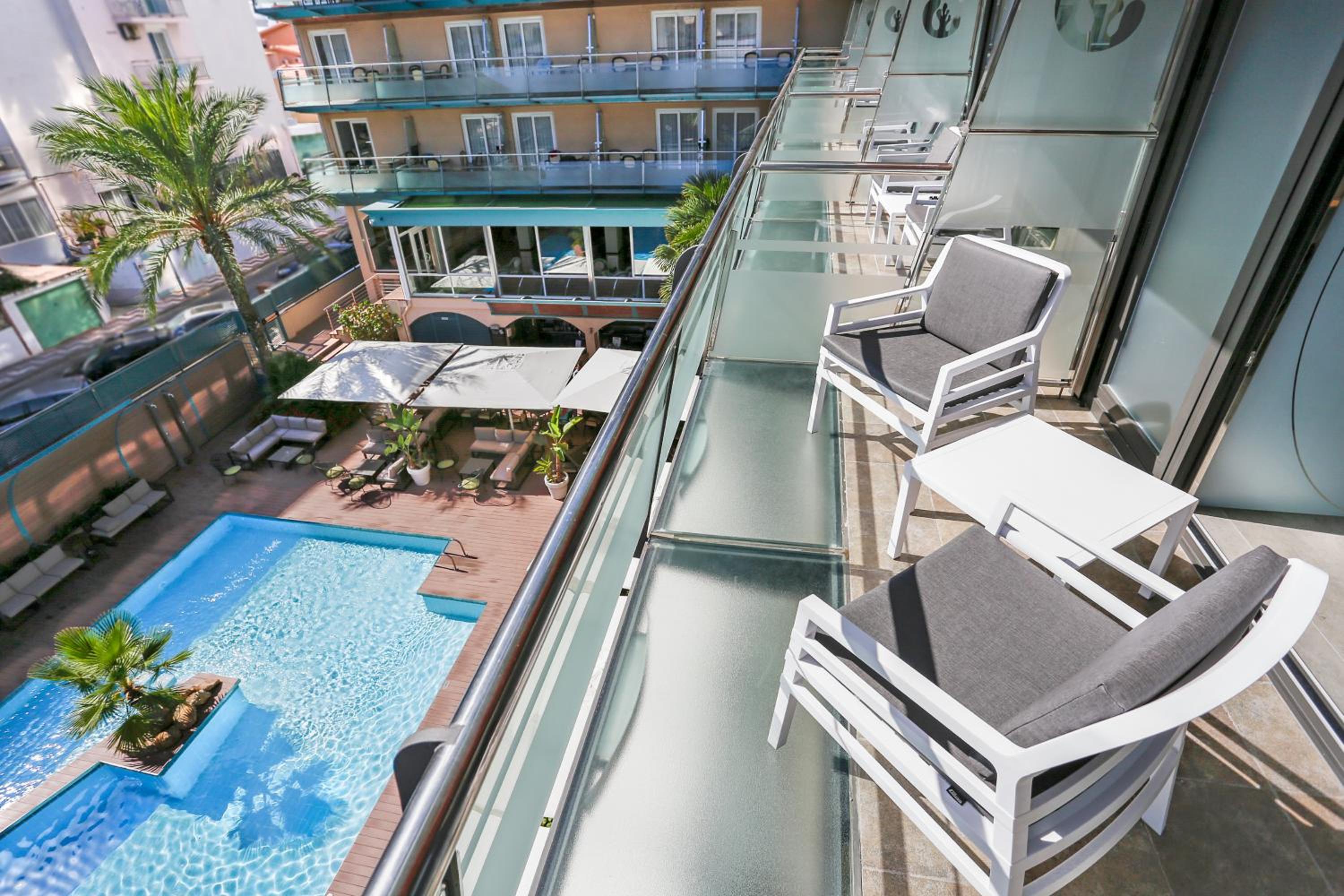 Superior Double Room with Pool View photo 3