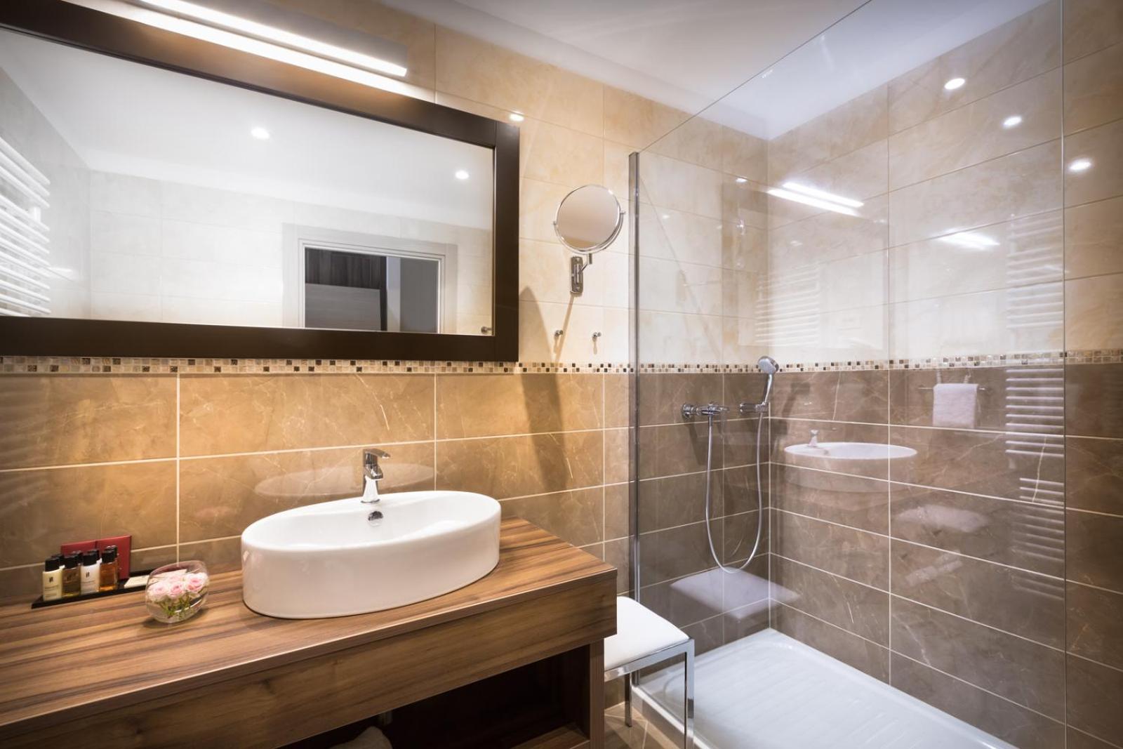 Standard Double Room with Sea View and Balcony - Photo 4