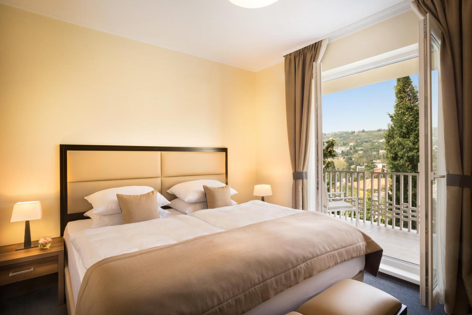 Suite with Park View and Balcony - Photo 7