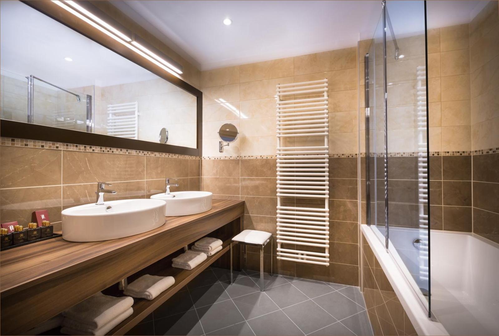 Suite with Park View and Balcony - Photo 3