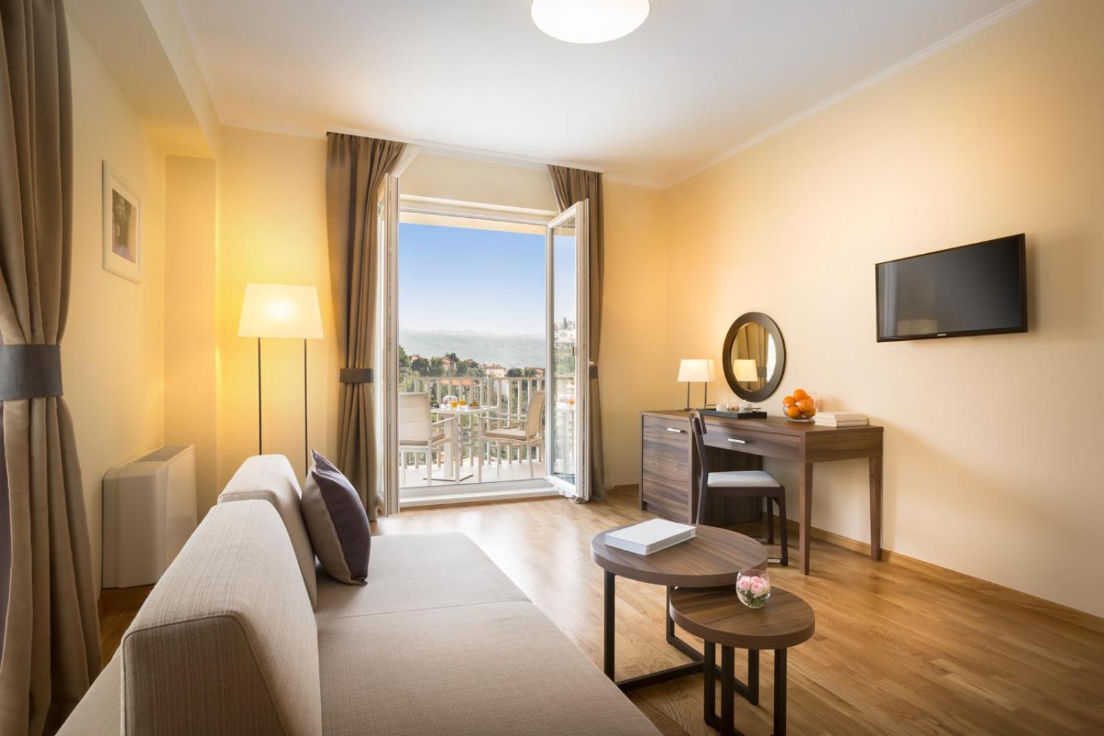 Suite with Park View and Balcony - Photo 5