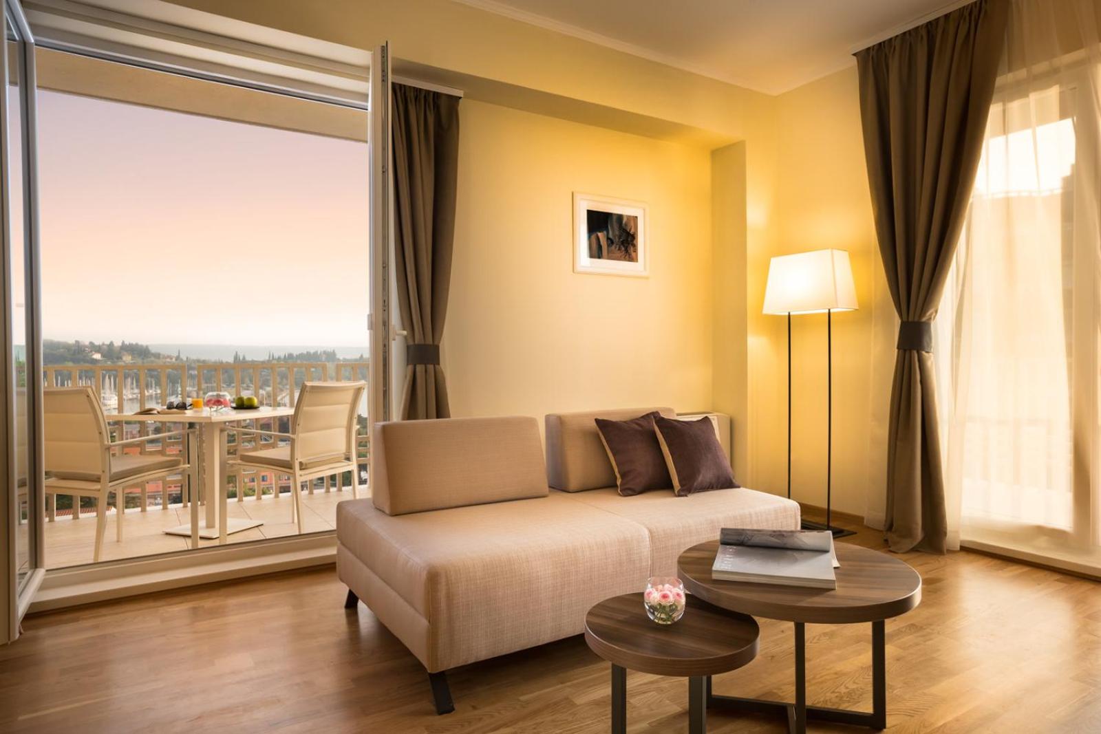 Suite with Sea View and Balcony - Photo 3