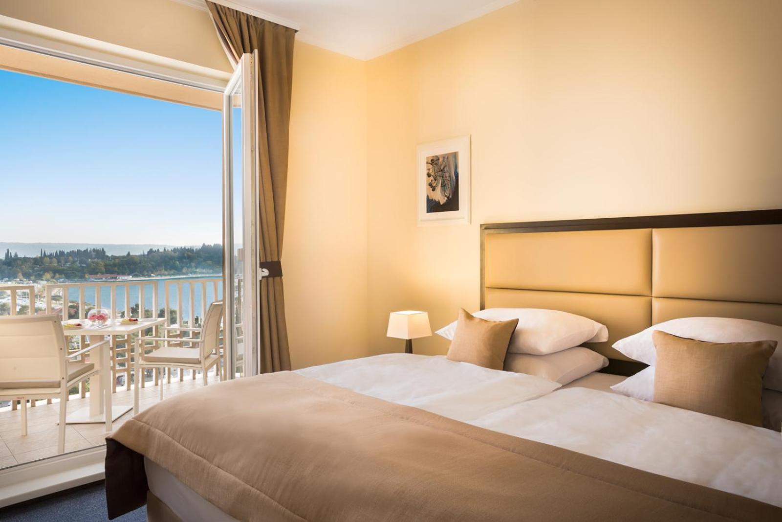 Suite with Sea View and Balcony - Photo 8