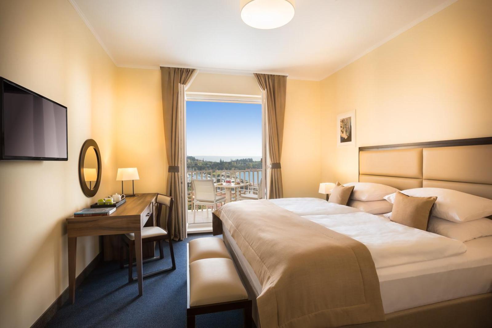 Suite with Sea View and Balcony - Photo 1