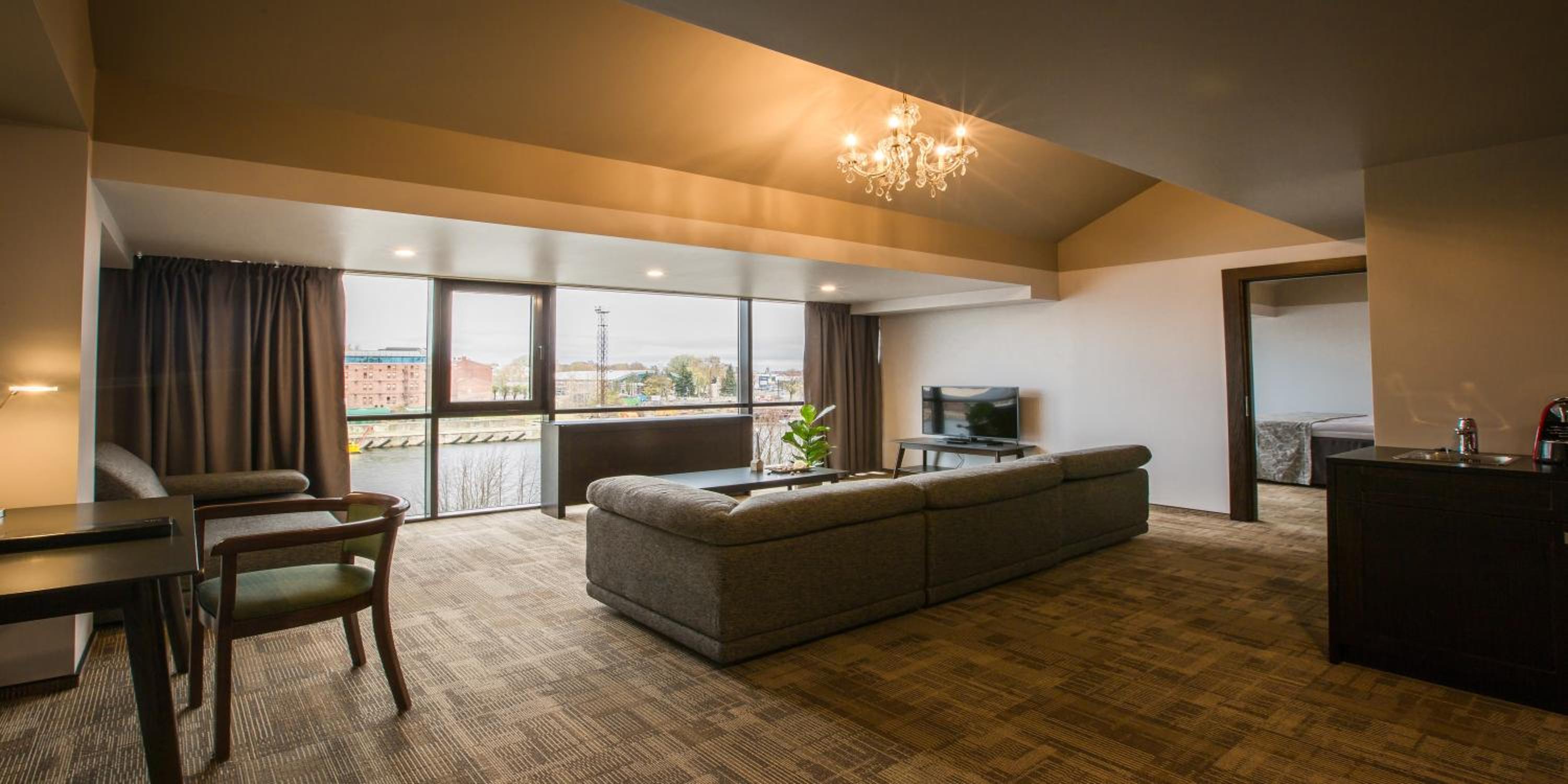 One-Bedroom Suite - Photo 14