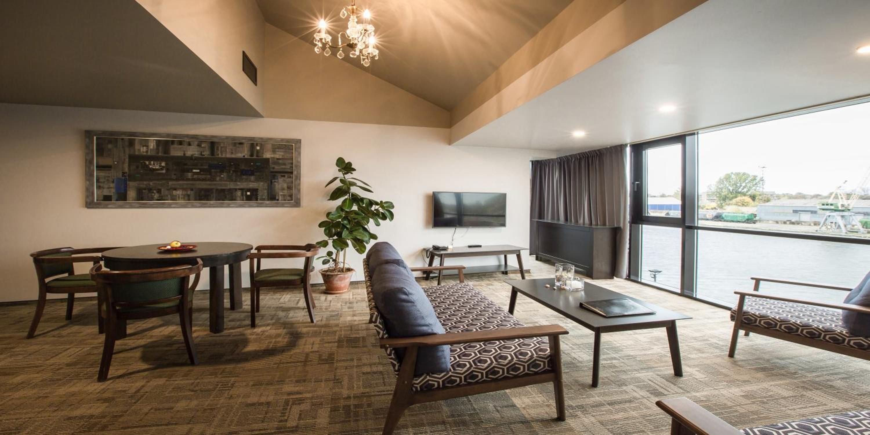 One-Bedroom Suite - Photo 18