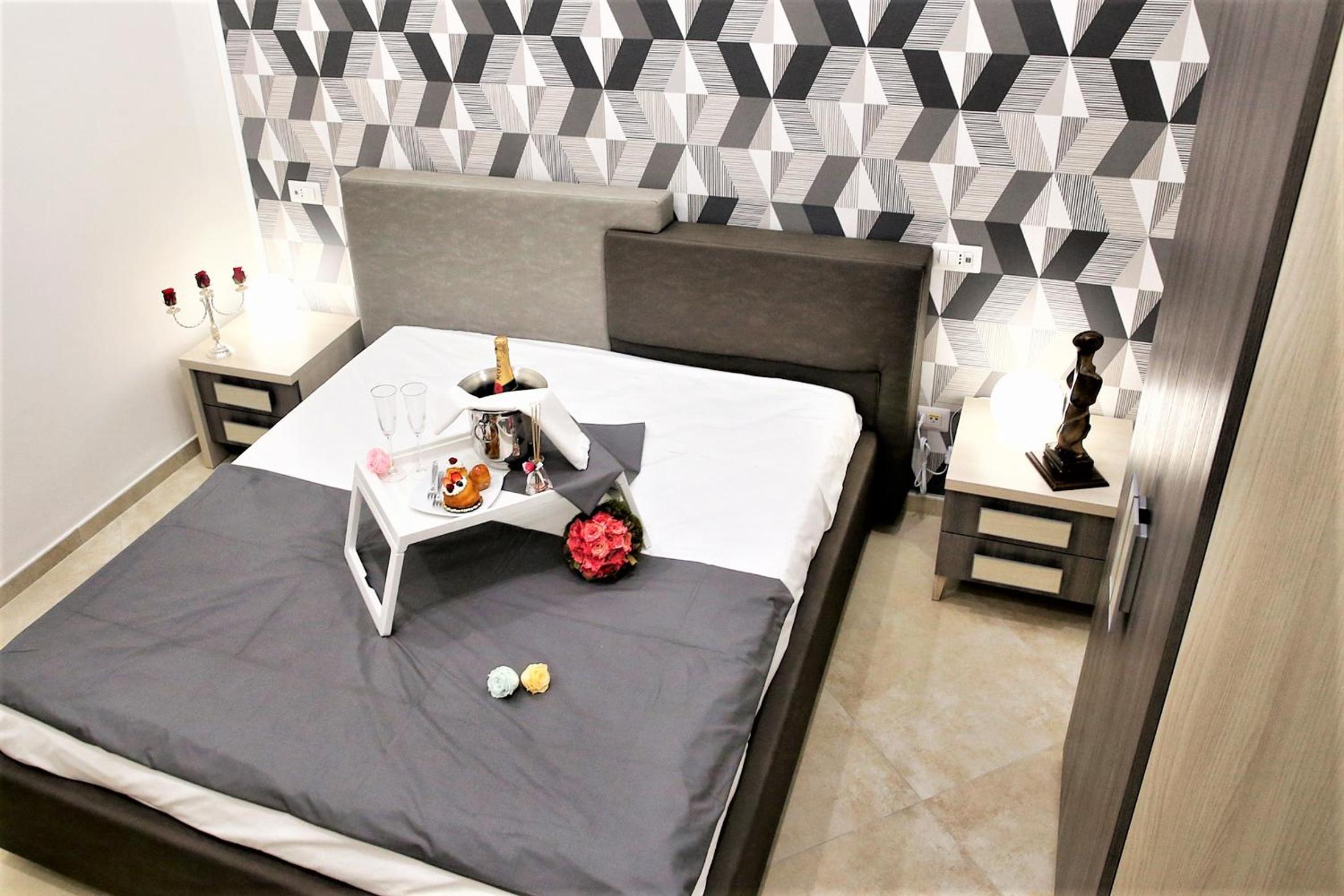 Deluxe Double Room - Photo 12