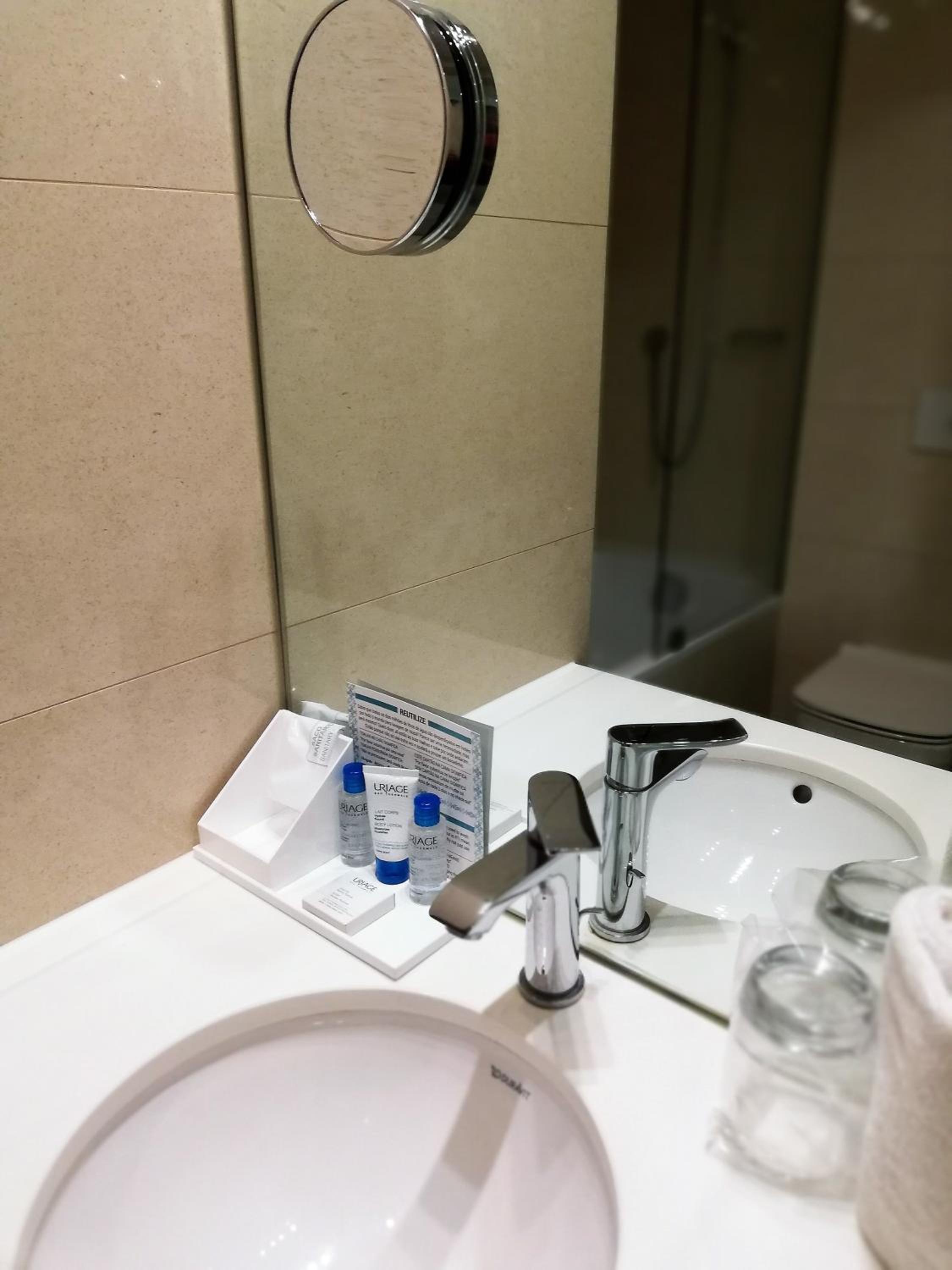 Standard Single Room thumbnail 5