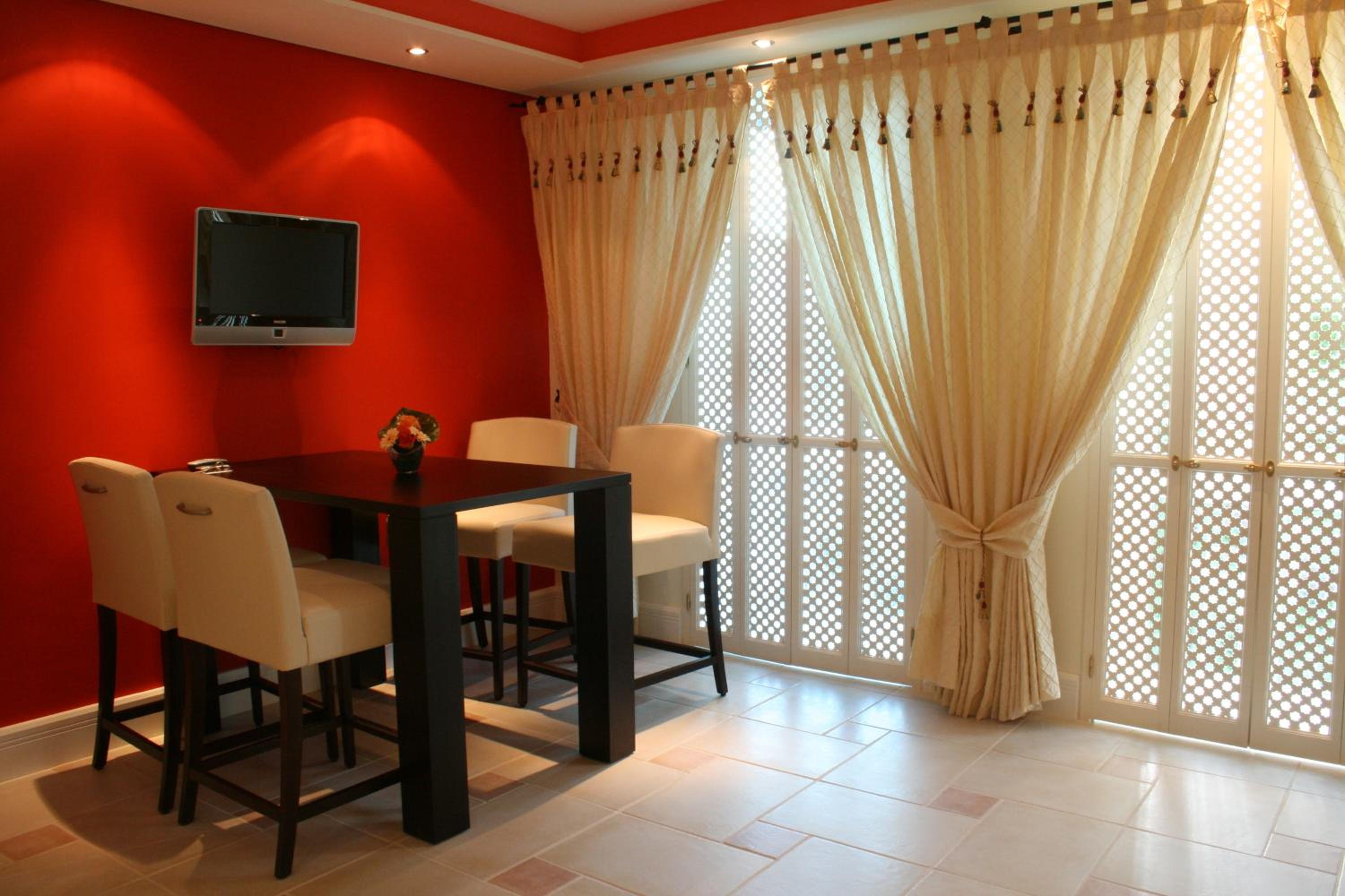 One-Bedroom Apartment - Photo 2