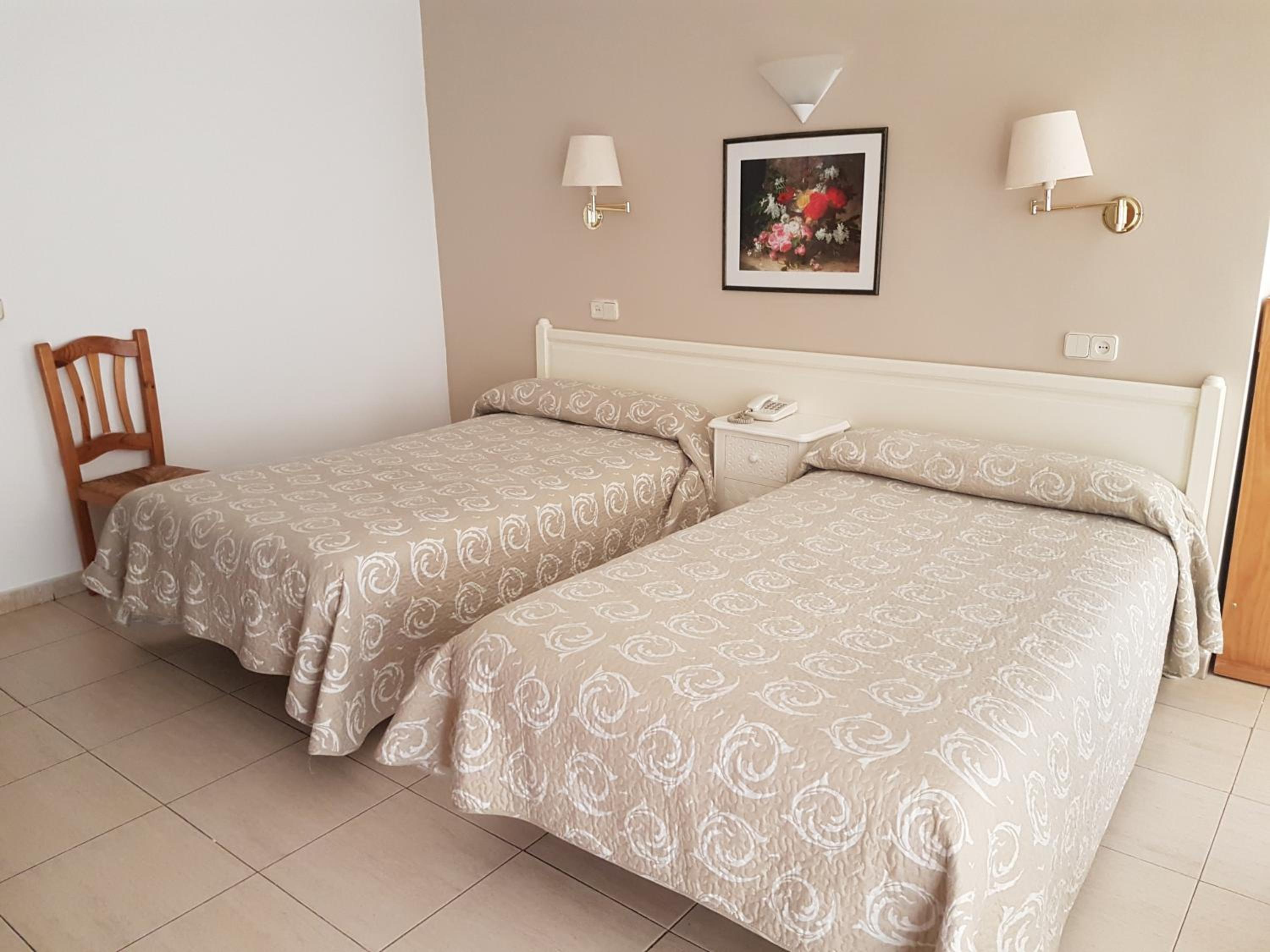 Double or Twin Room photo 3