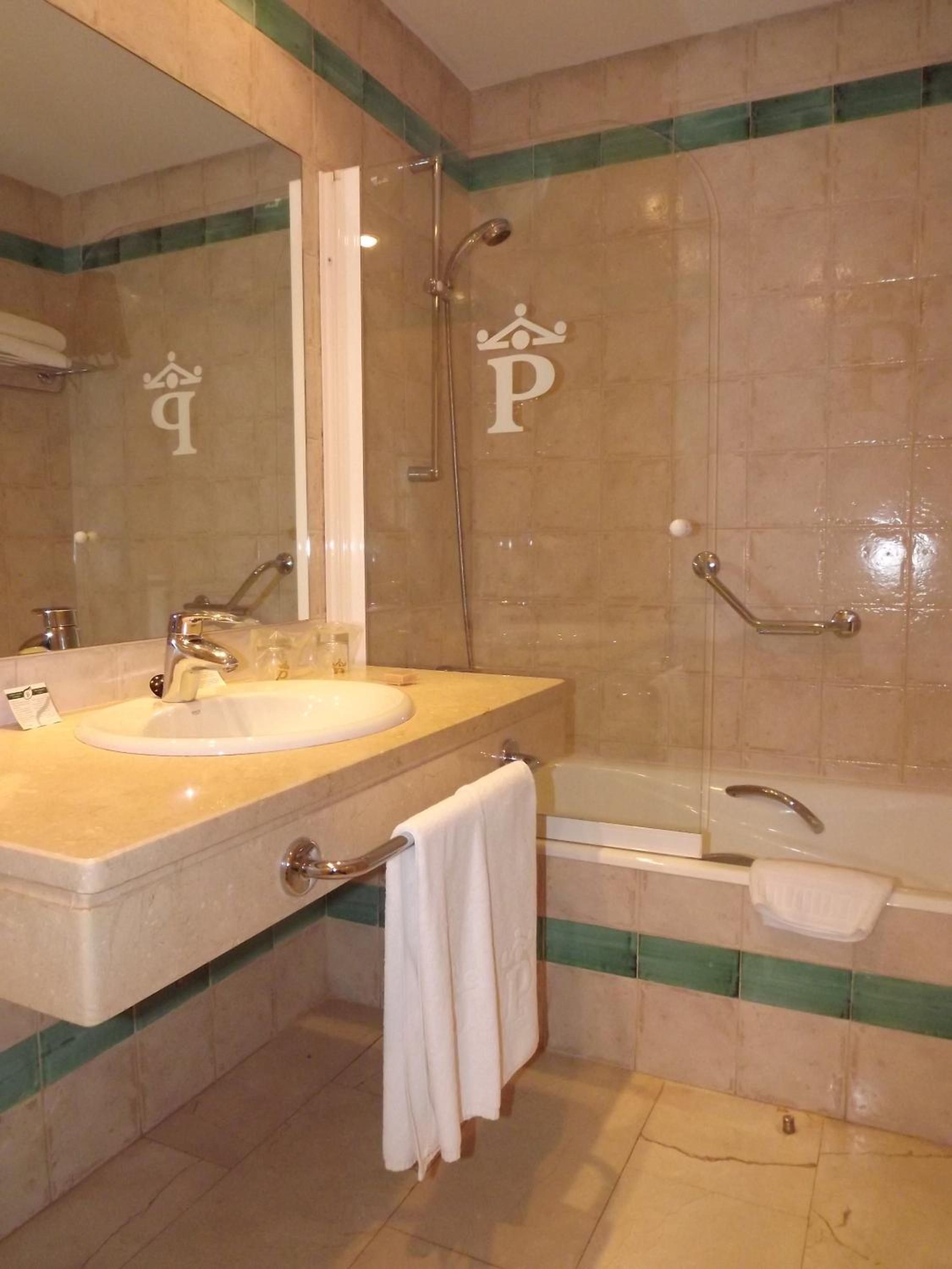 Standard Double Room - Photo 10