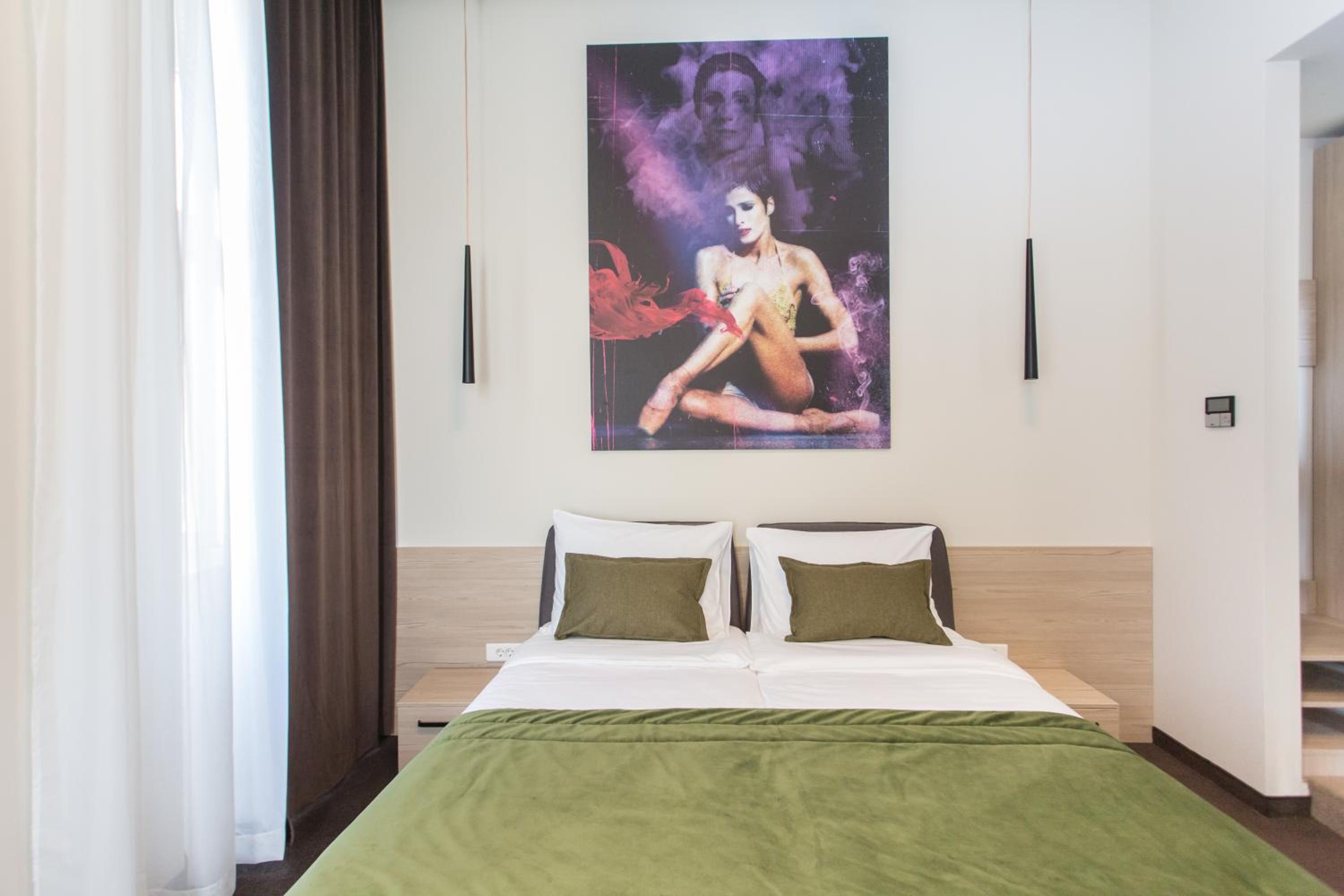 Suite with Balcony - Photo 3