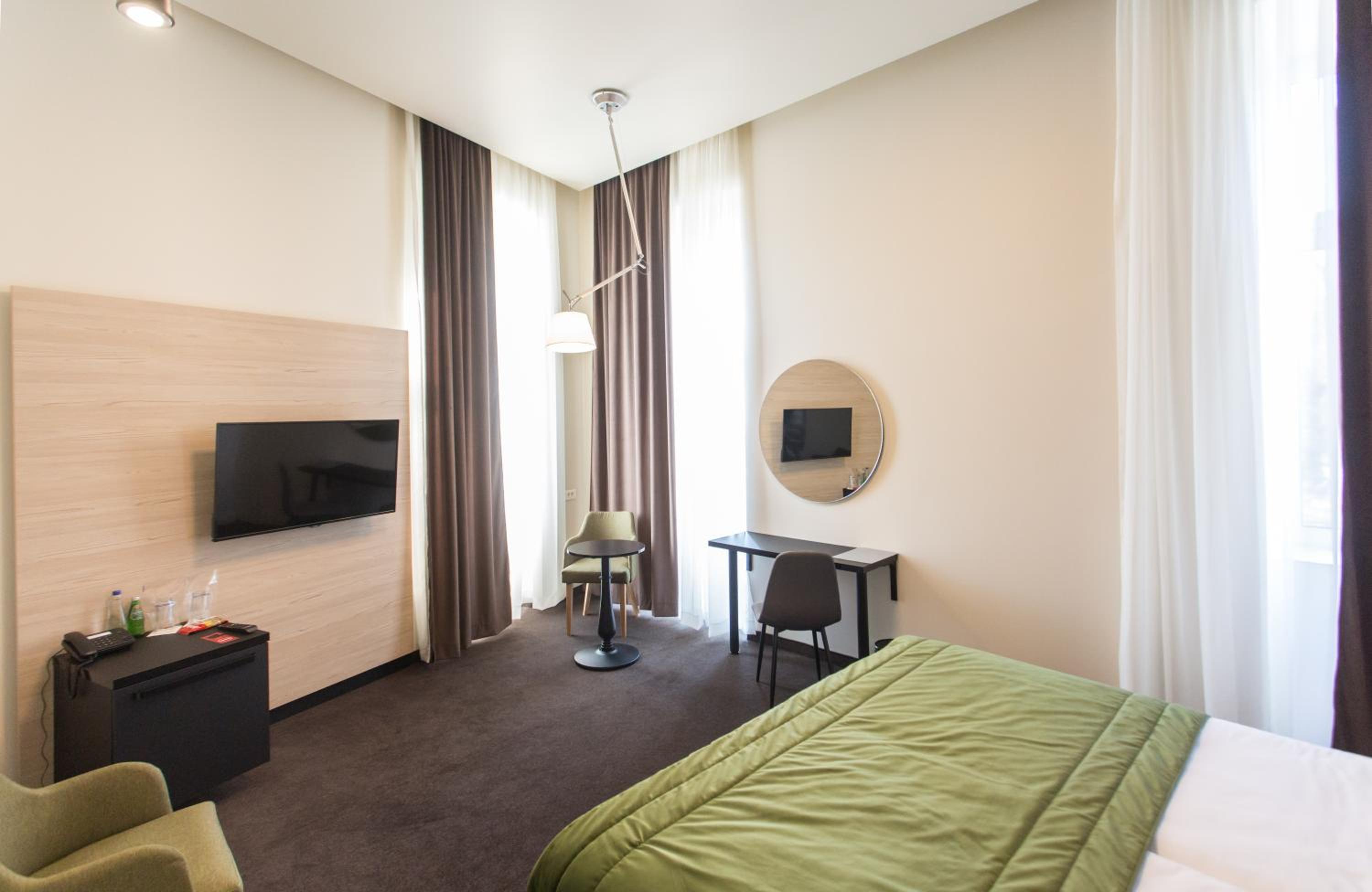Suite with Balcony - Photo 4