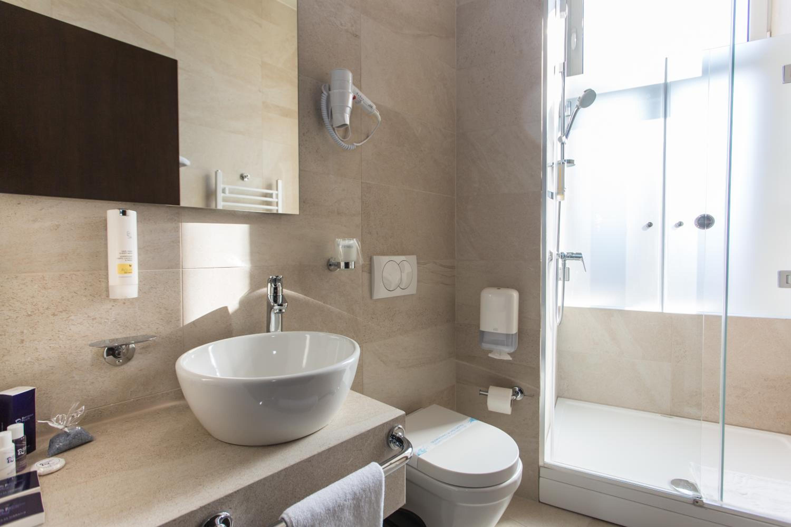 Suite with Balcony - Photo 5