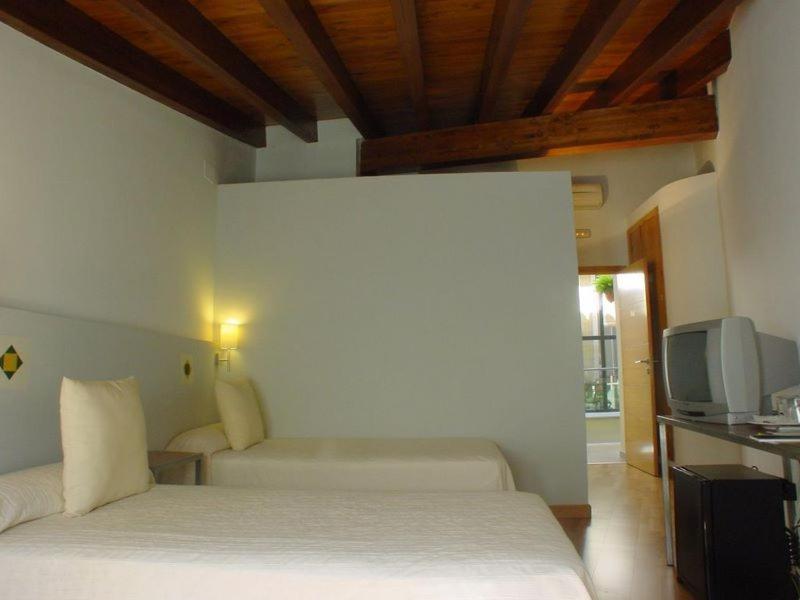 Double or Twin Room photo 2