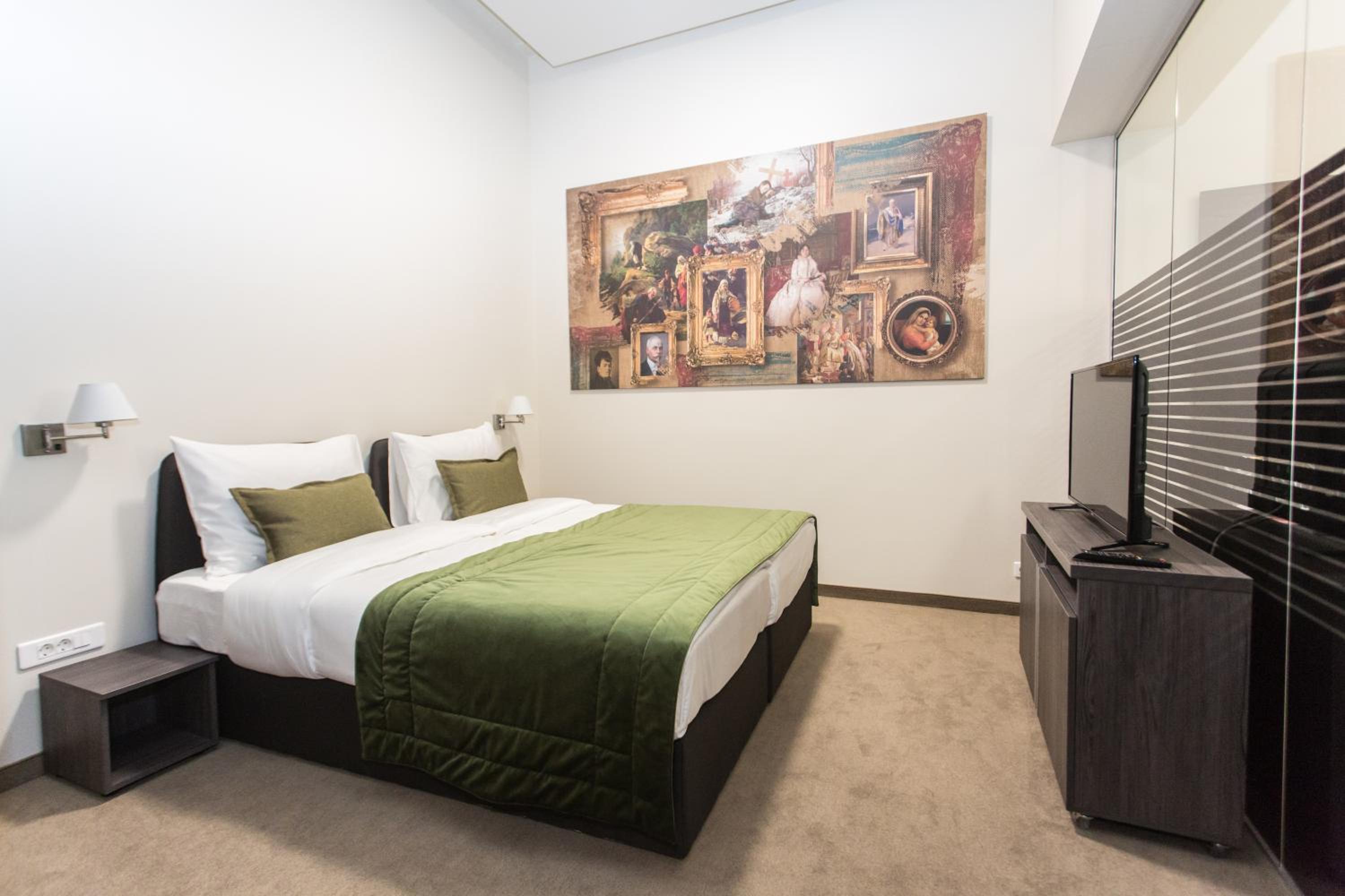 Deluxe Suite - Photo 5