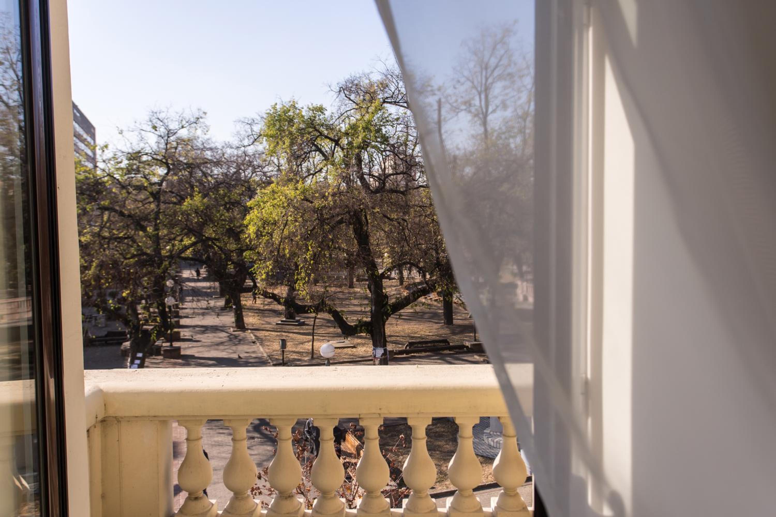 Suite with Balcony - Photo 2