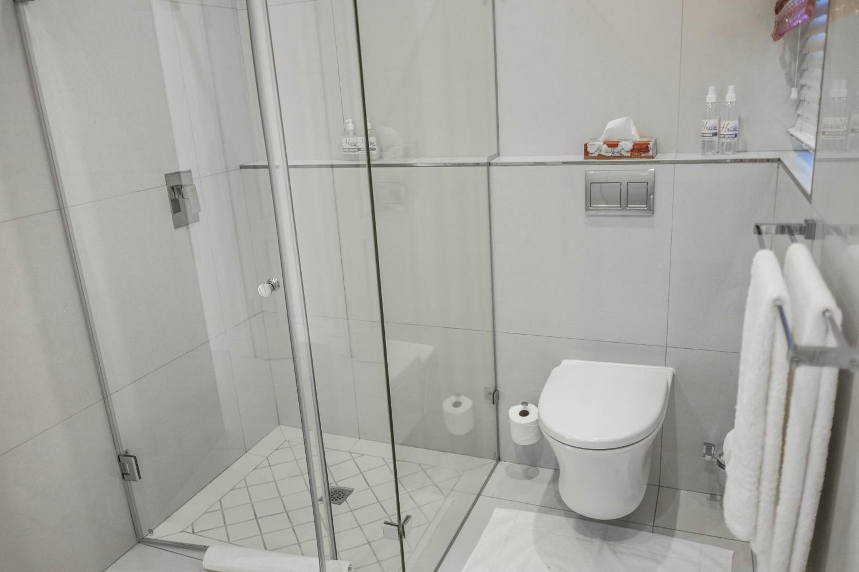 Double Room with Patio - Photo 16