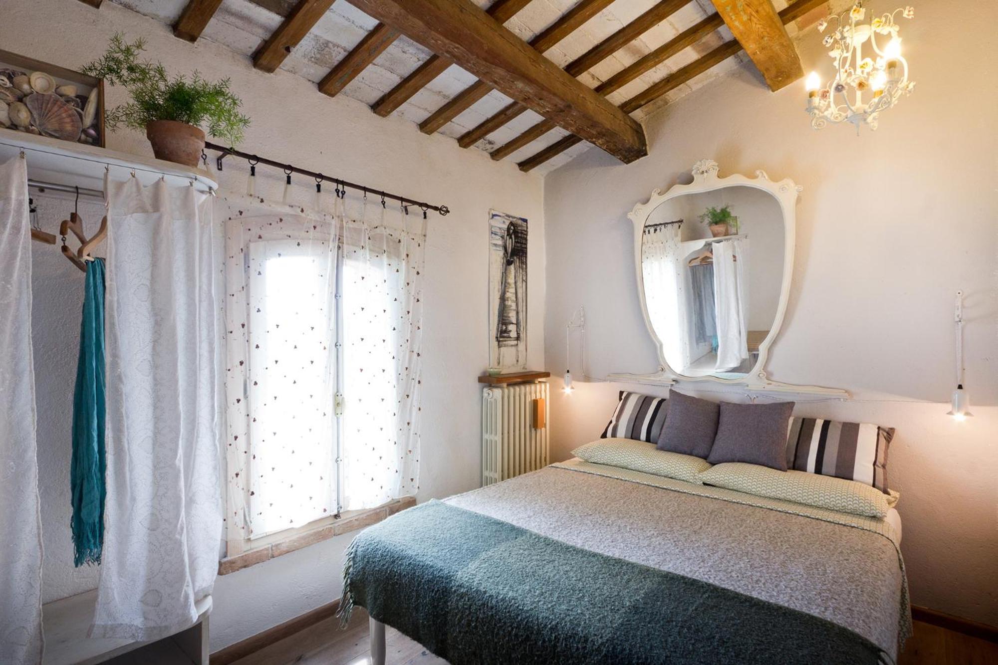 Double Room with Shared Bathroom photo 1