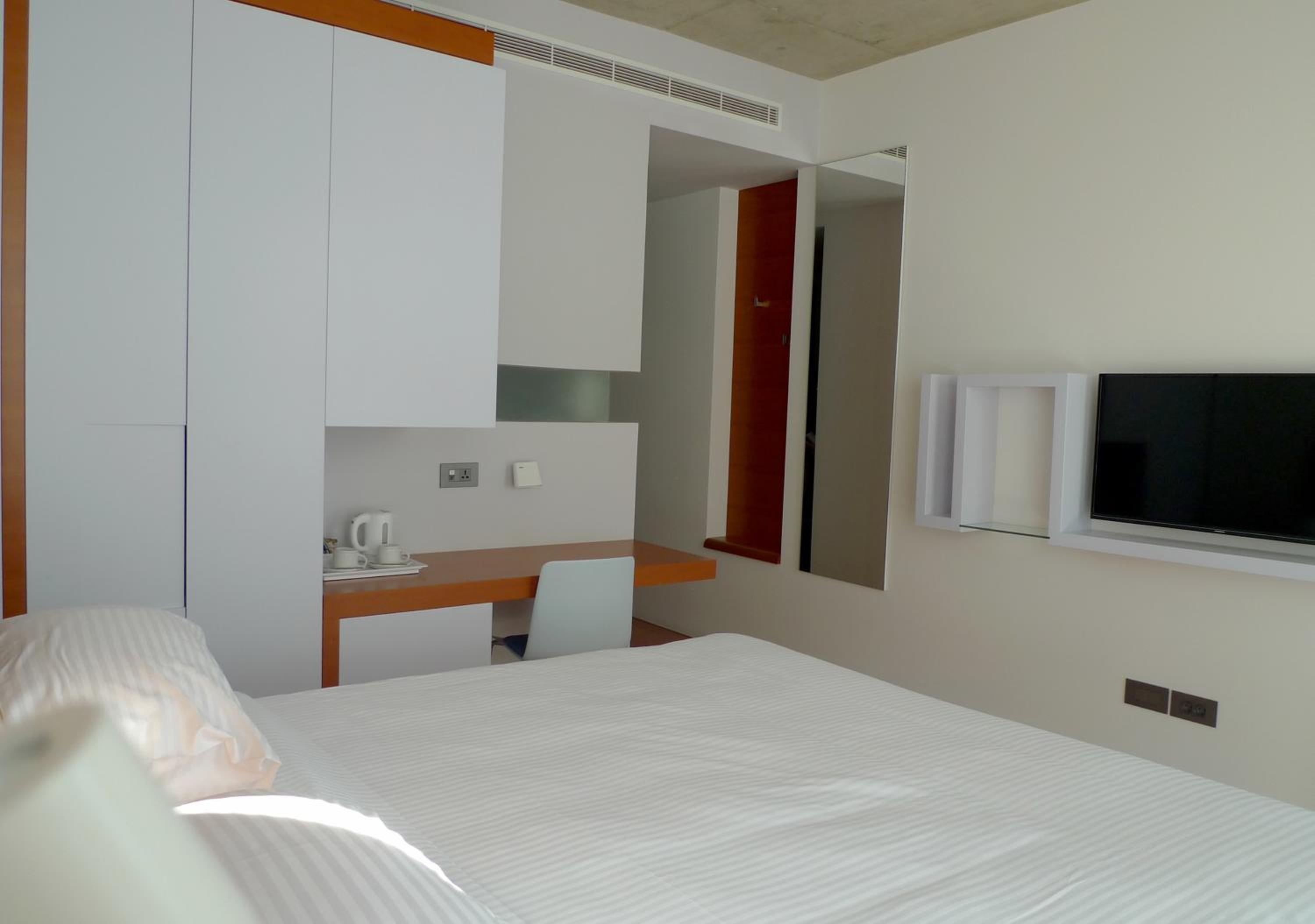 Deluxe King Room - Photo 5