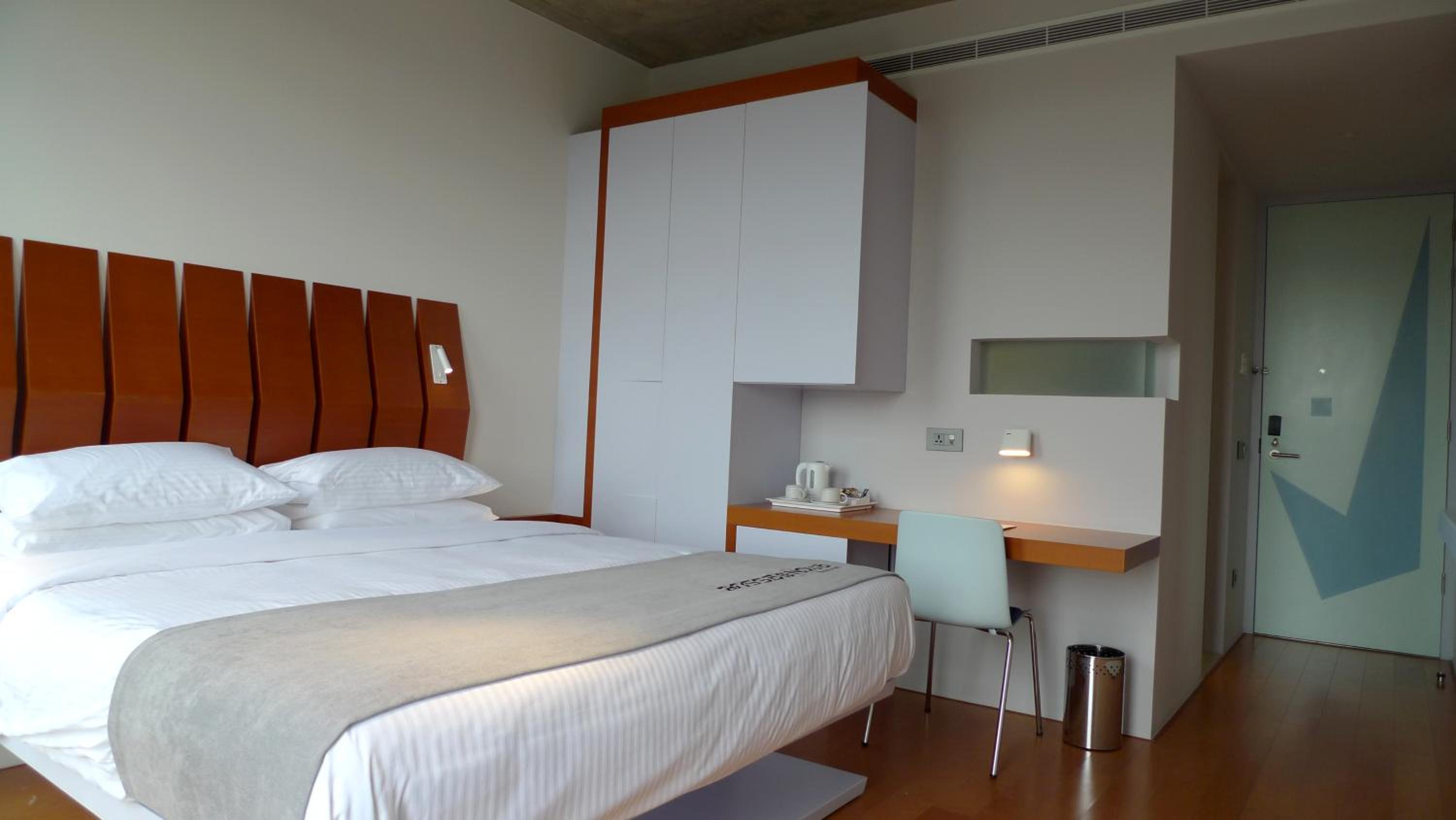 Deluxe King Room - Photo 4