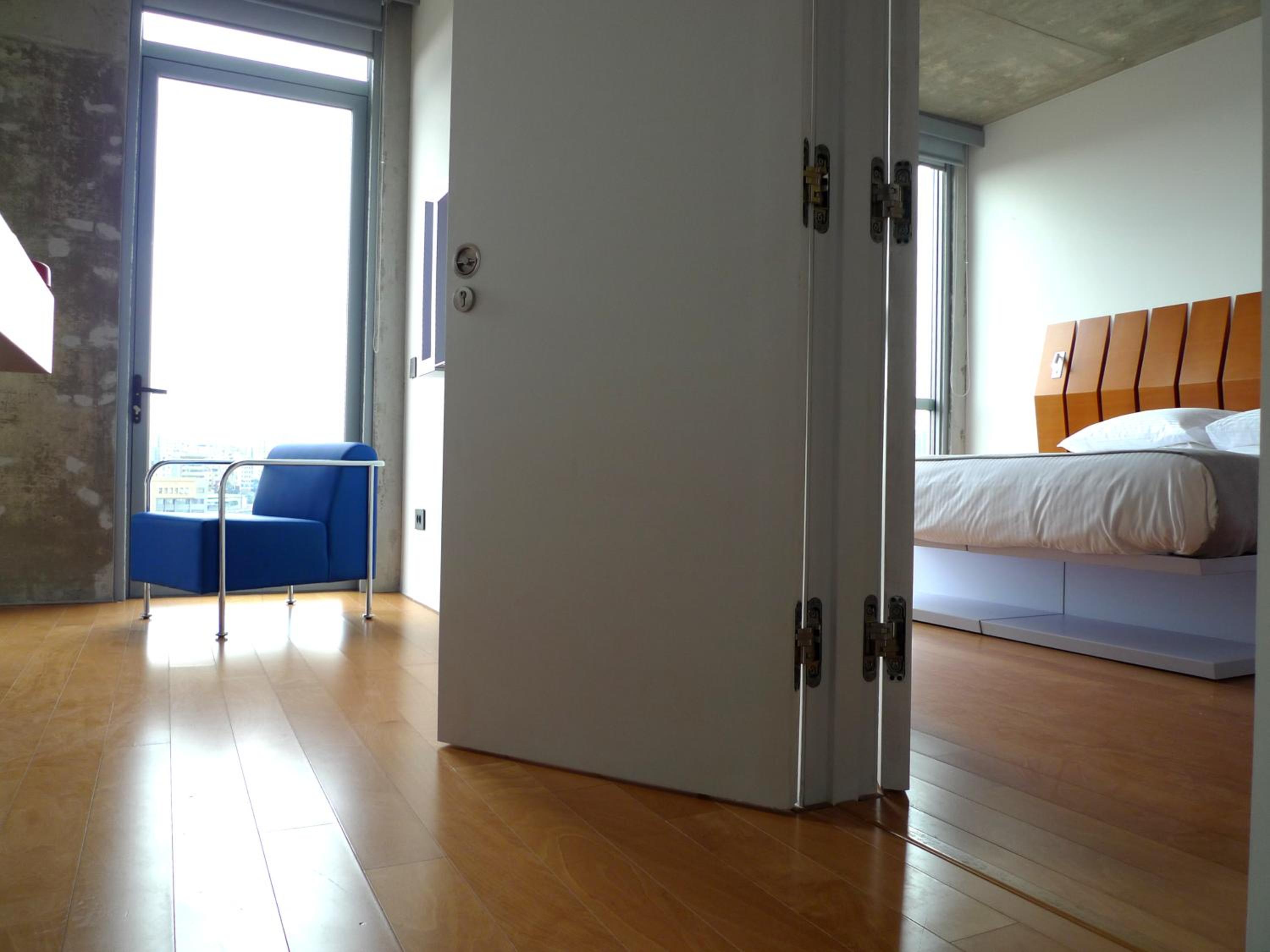 Deluxe King Room - Photo 7