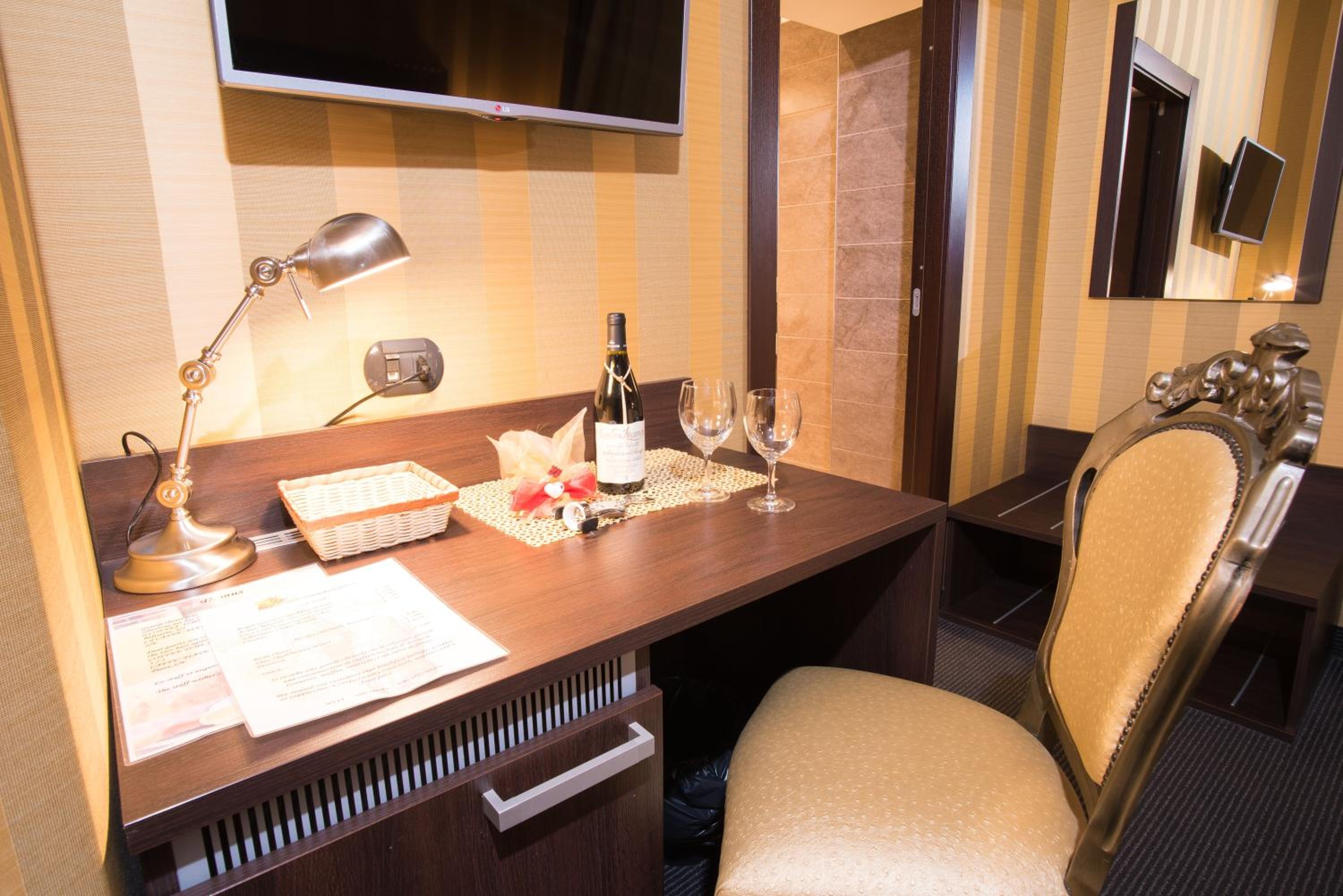 Deluxe Double or Twin Room photo 2