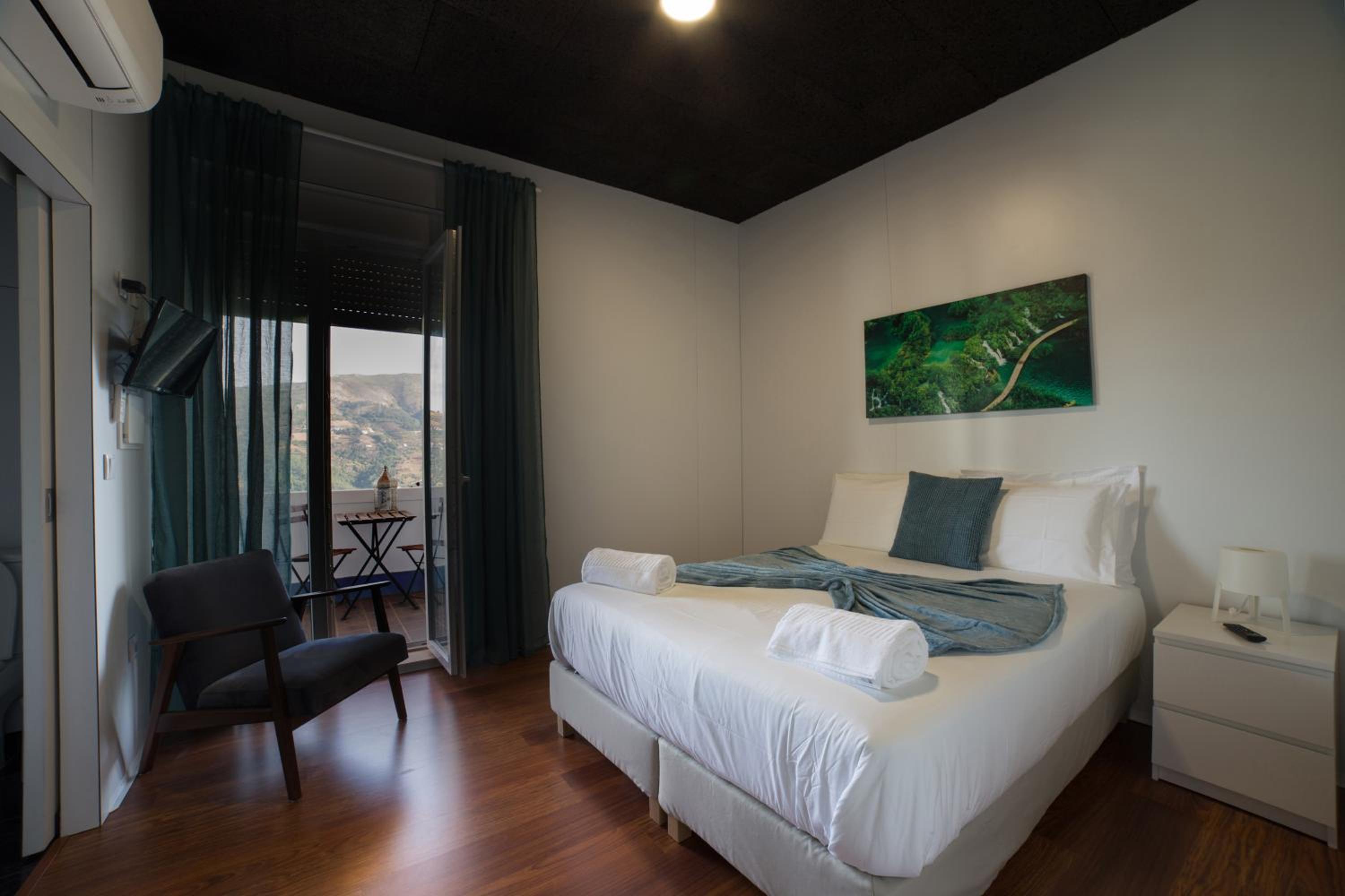 Double Room with Private Bathroom - Photo 2