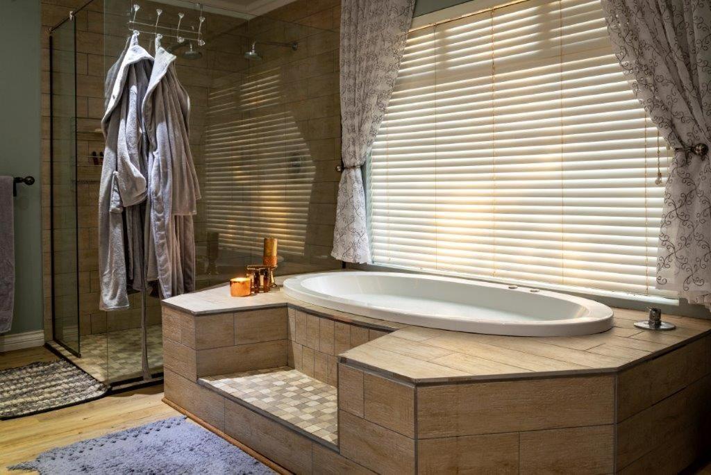 Deluxe King Room - Photo 4