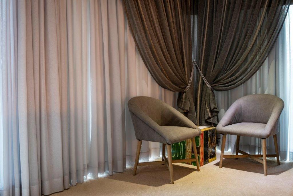 Deluxe King Room - Photo 7