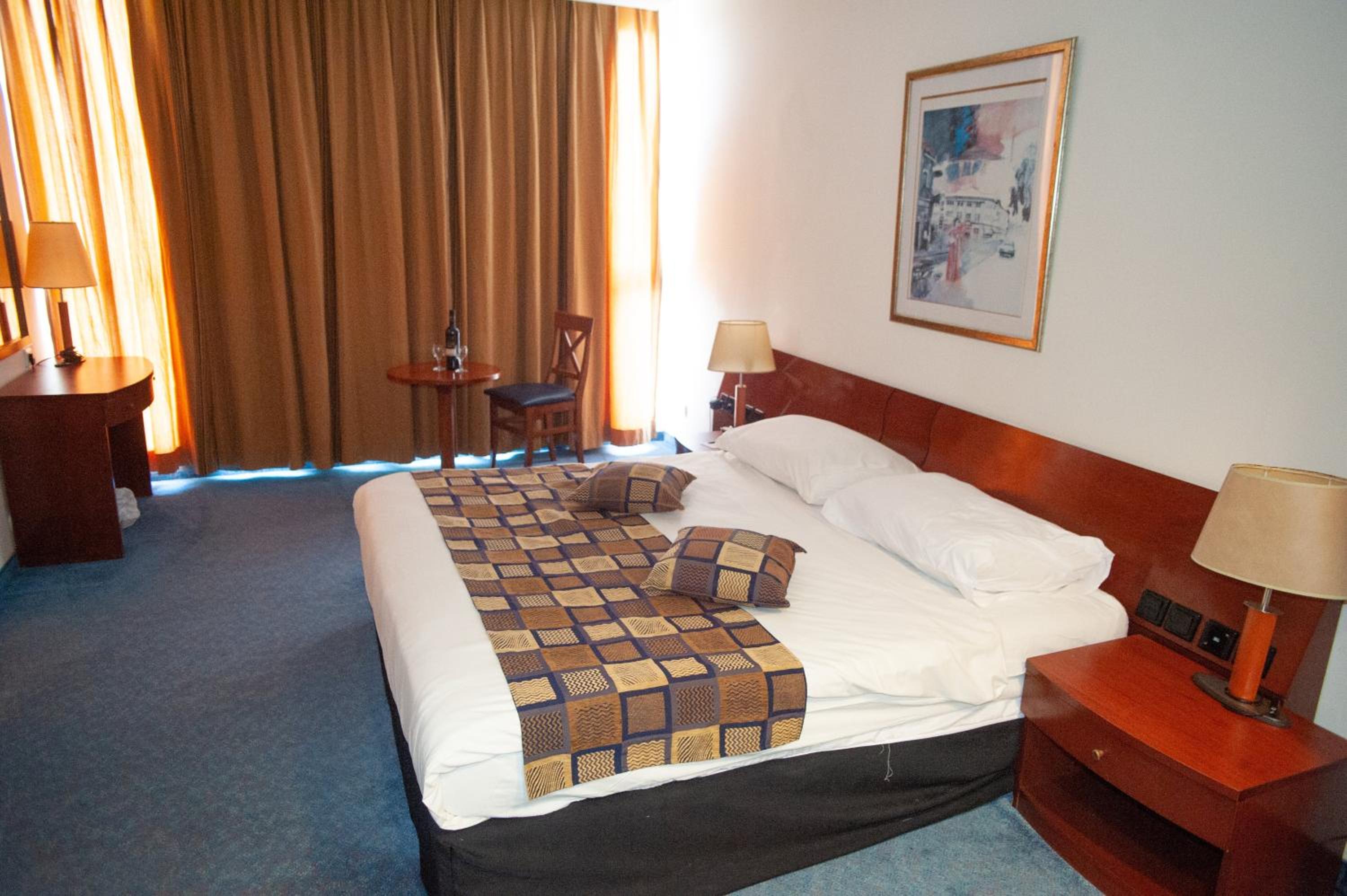 Comfrot Twin Room with Balcony and Lake View