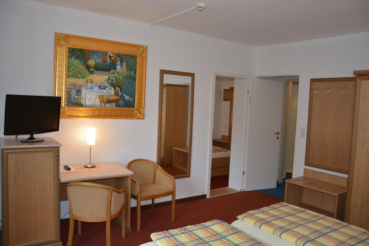 Double or Twin Room photo 3