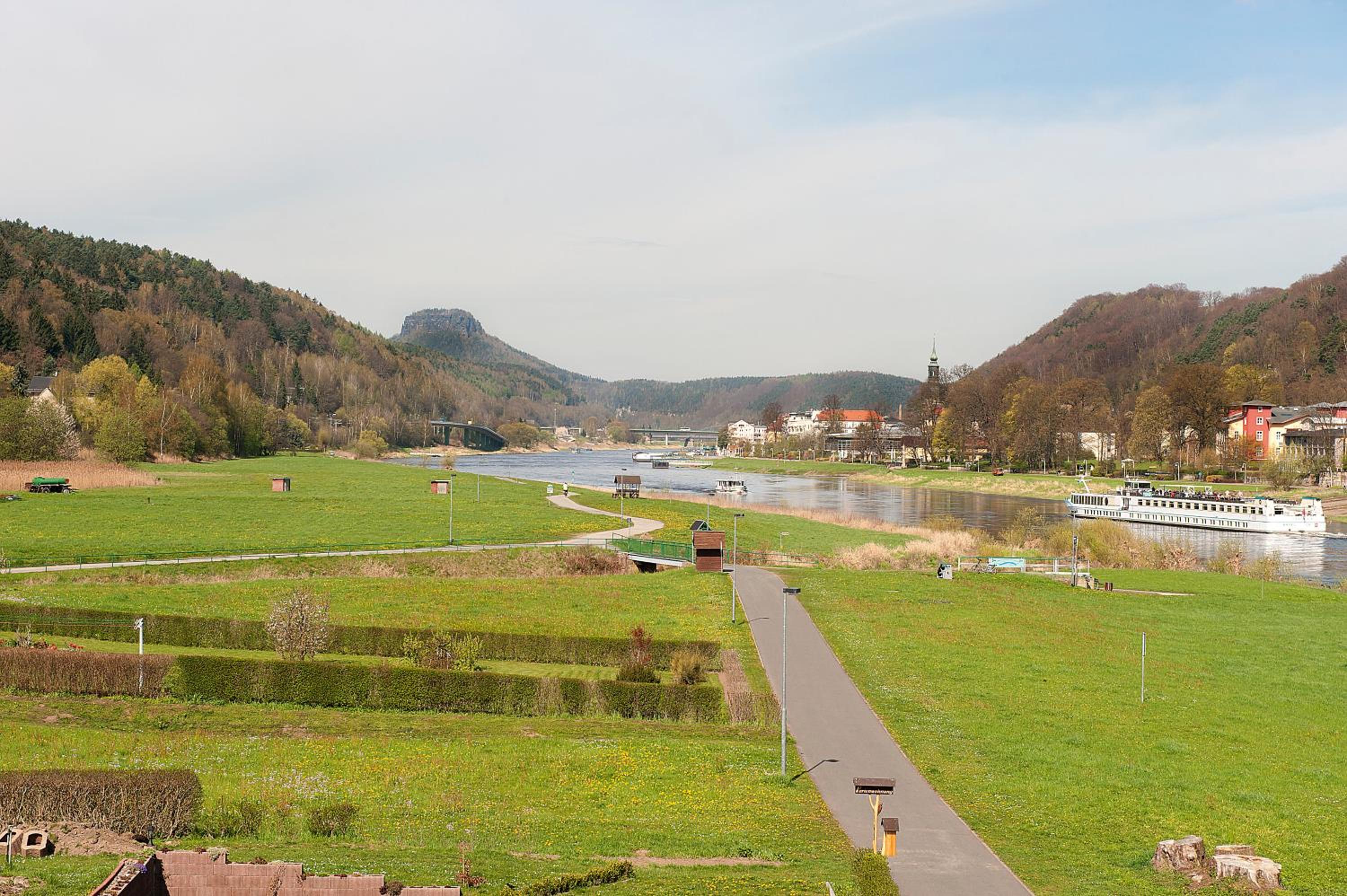 Apartment with Mountain View photo 3