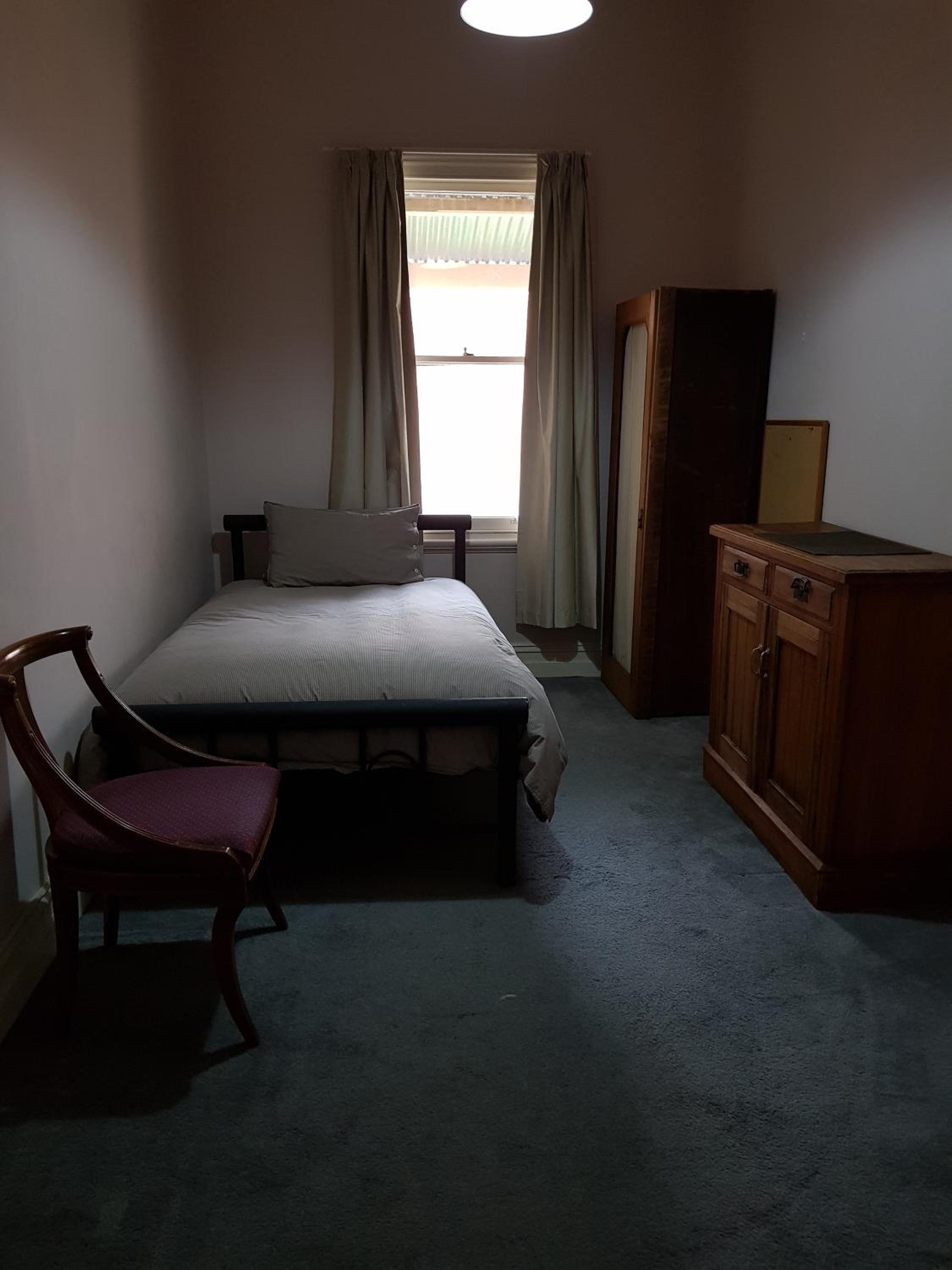 Single Room with Shared Bathroom photo 2