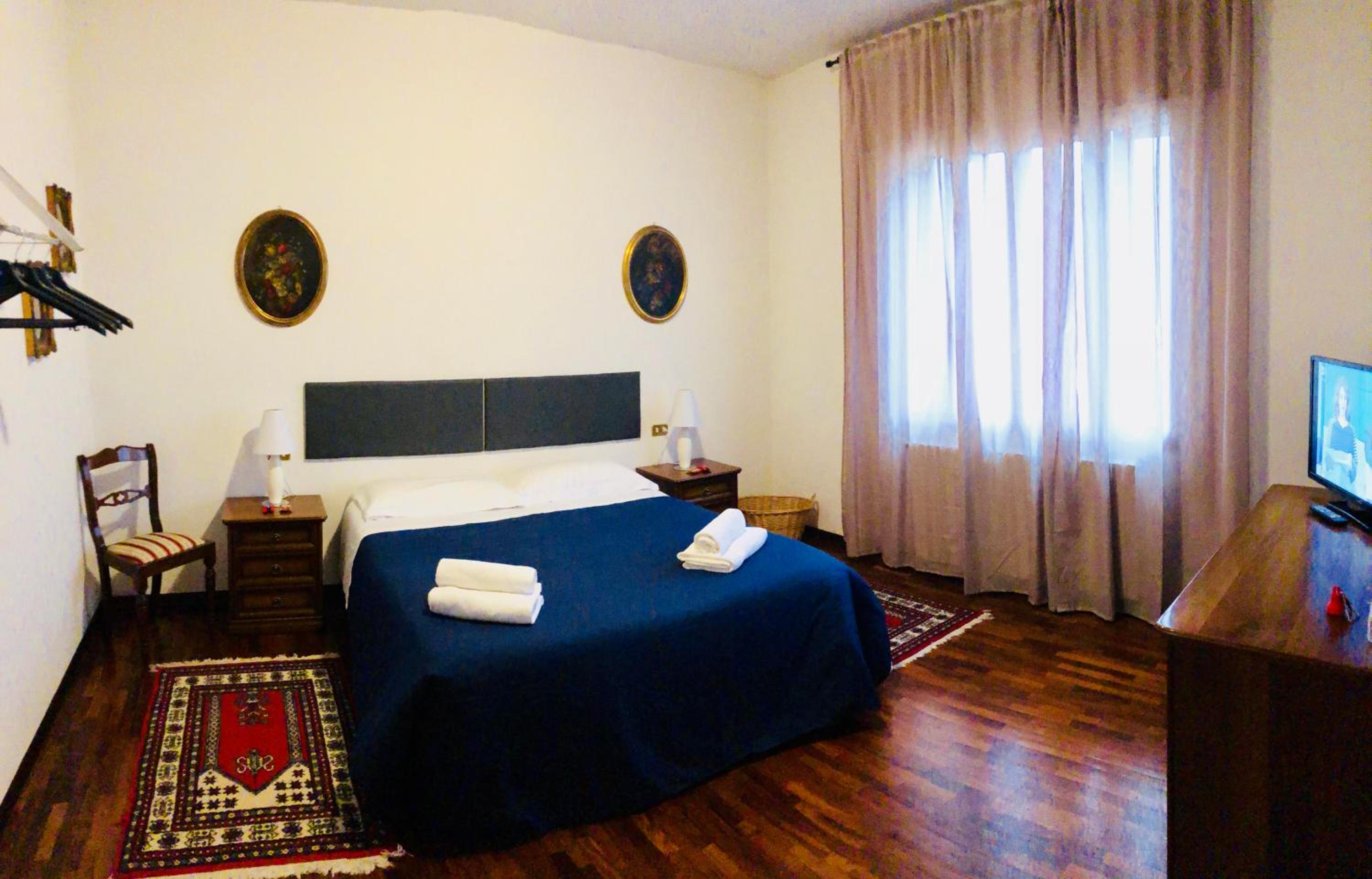 Standard Double Room With Shared Bathroom