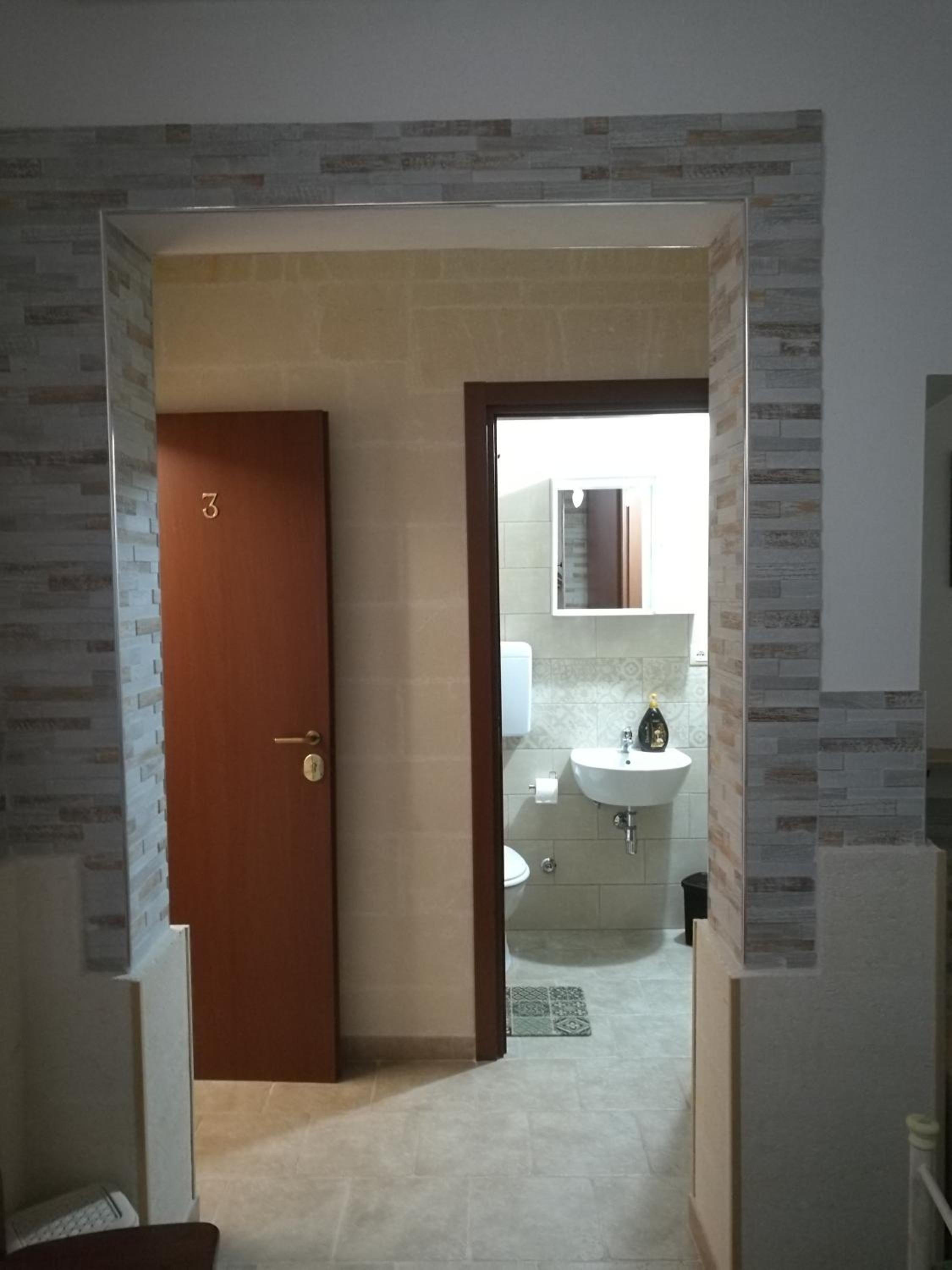 Triple Room with Private Bathroom - Photo 10