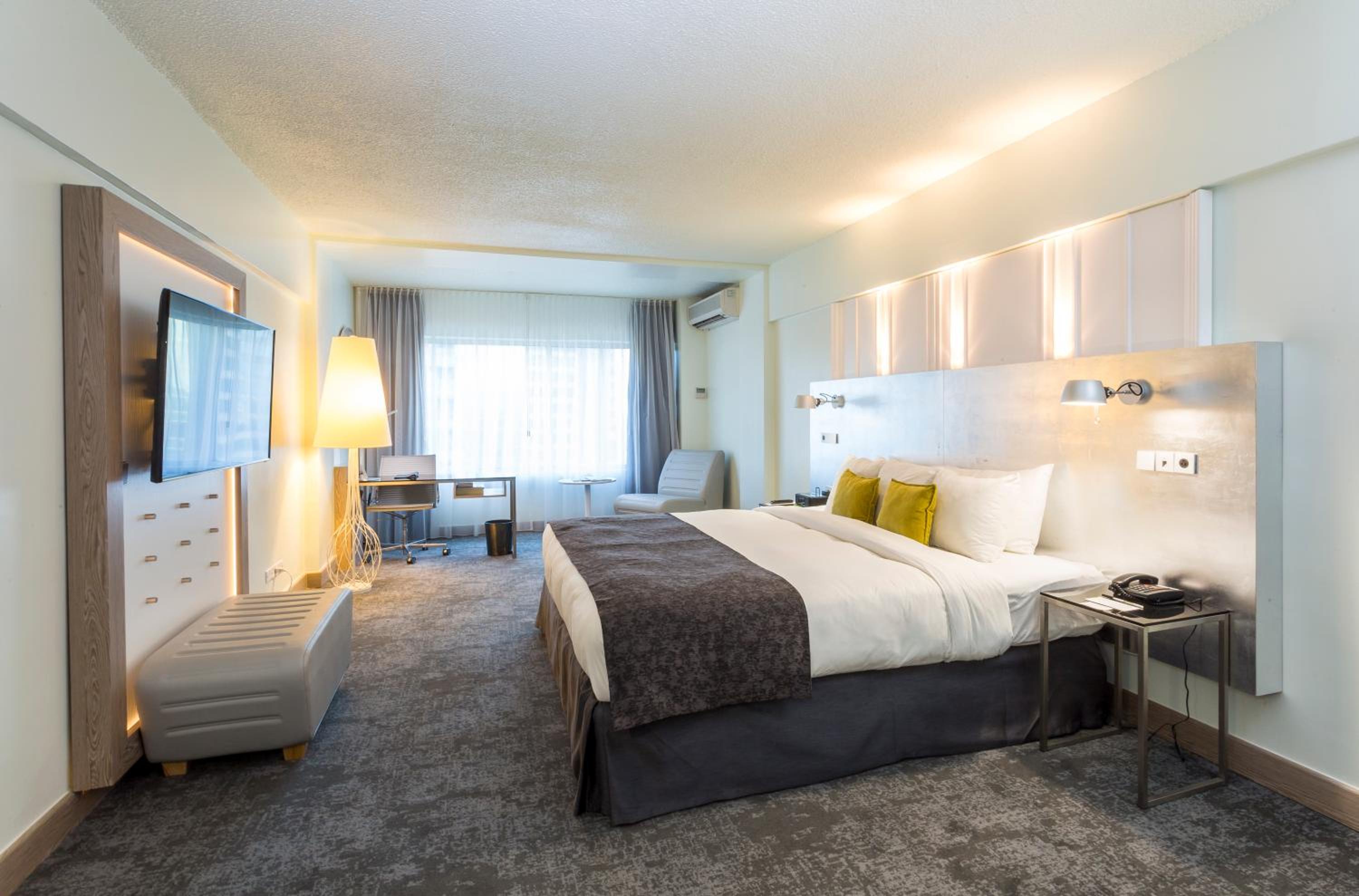 King Room - Non Smoking - Photo 6