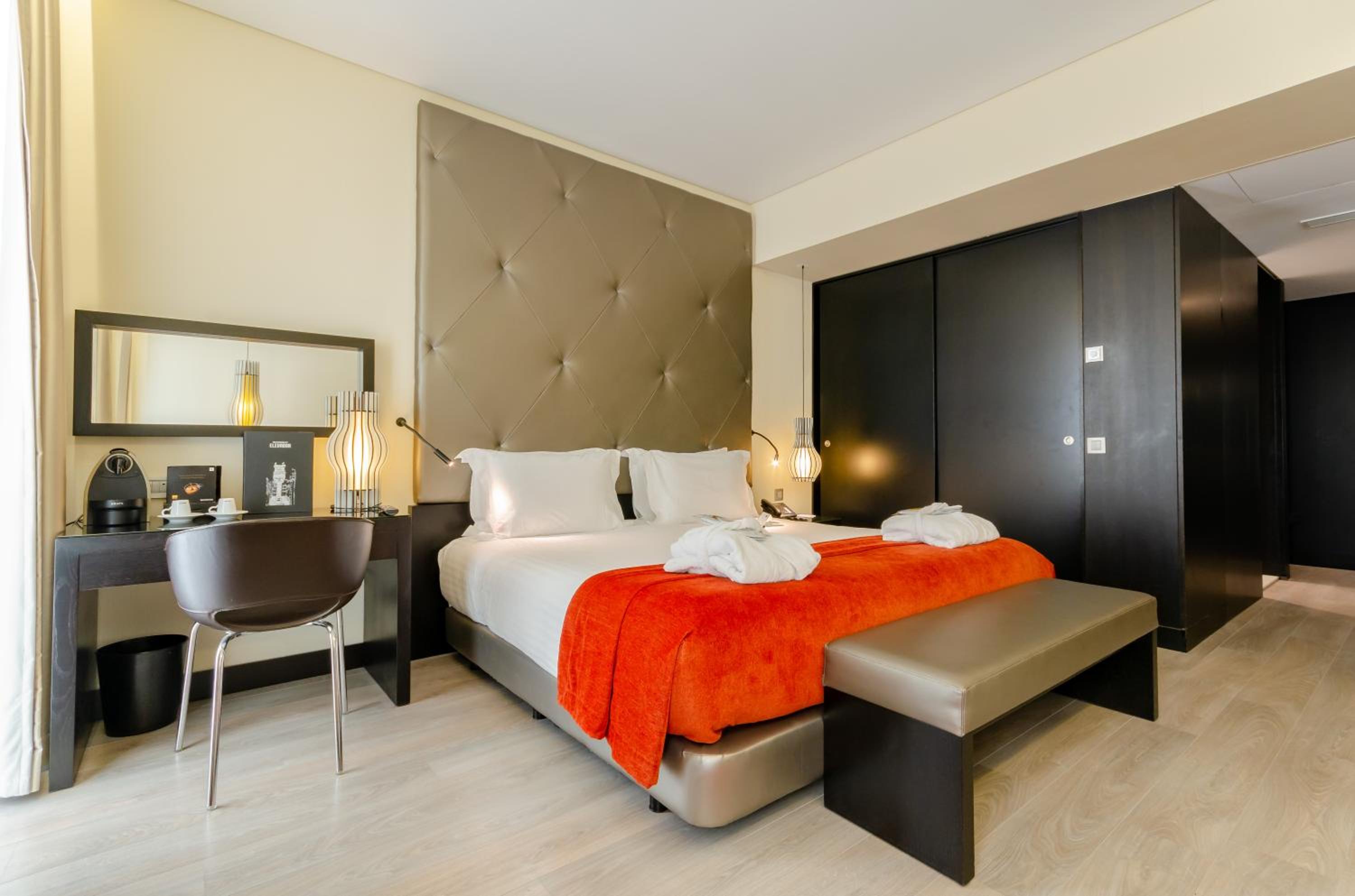Superior Room with Street View thumbnail 5