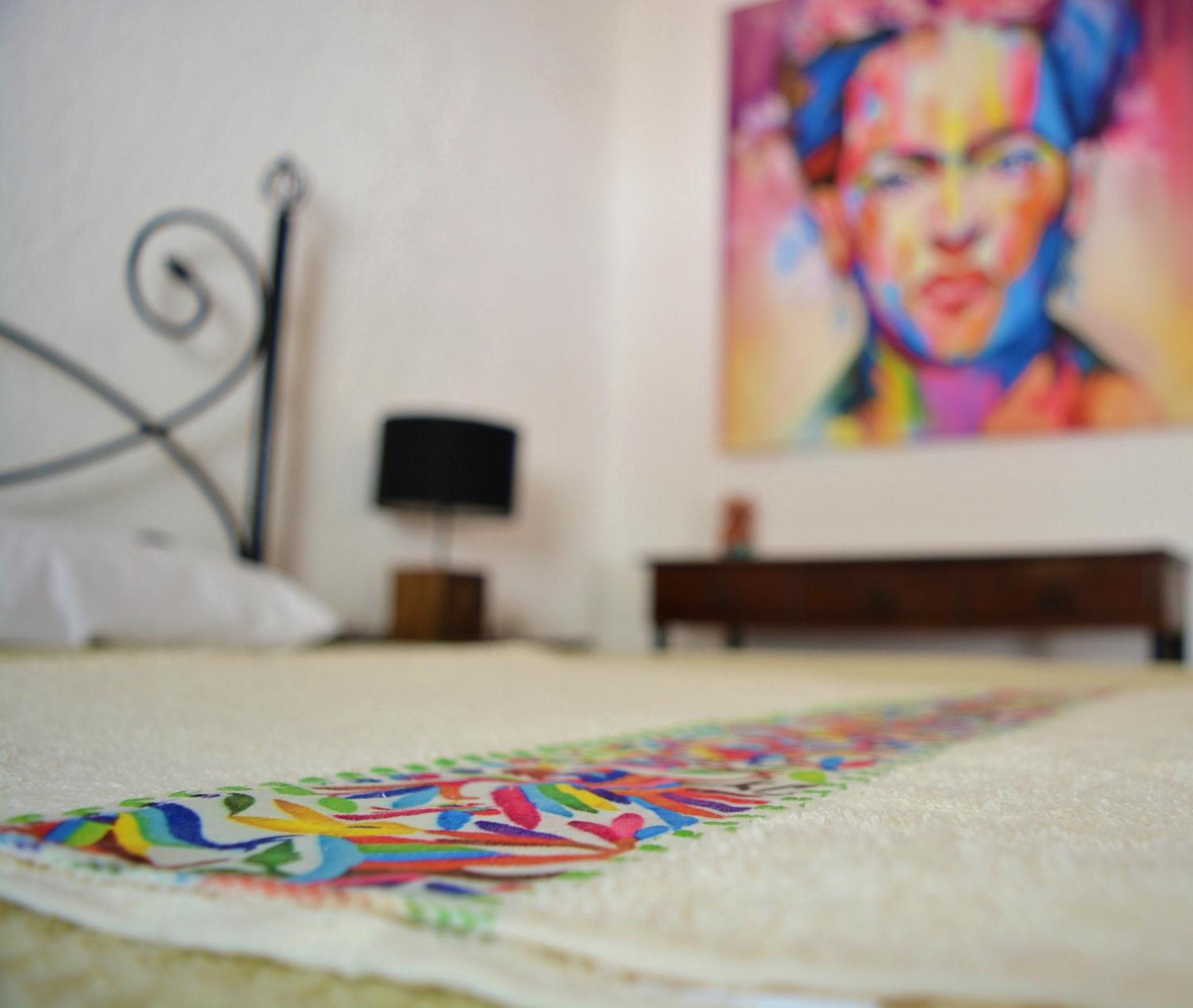 Deluxe King Room - Photo 9