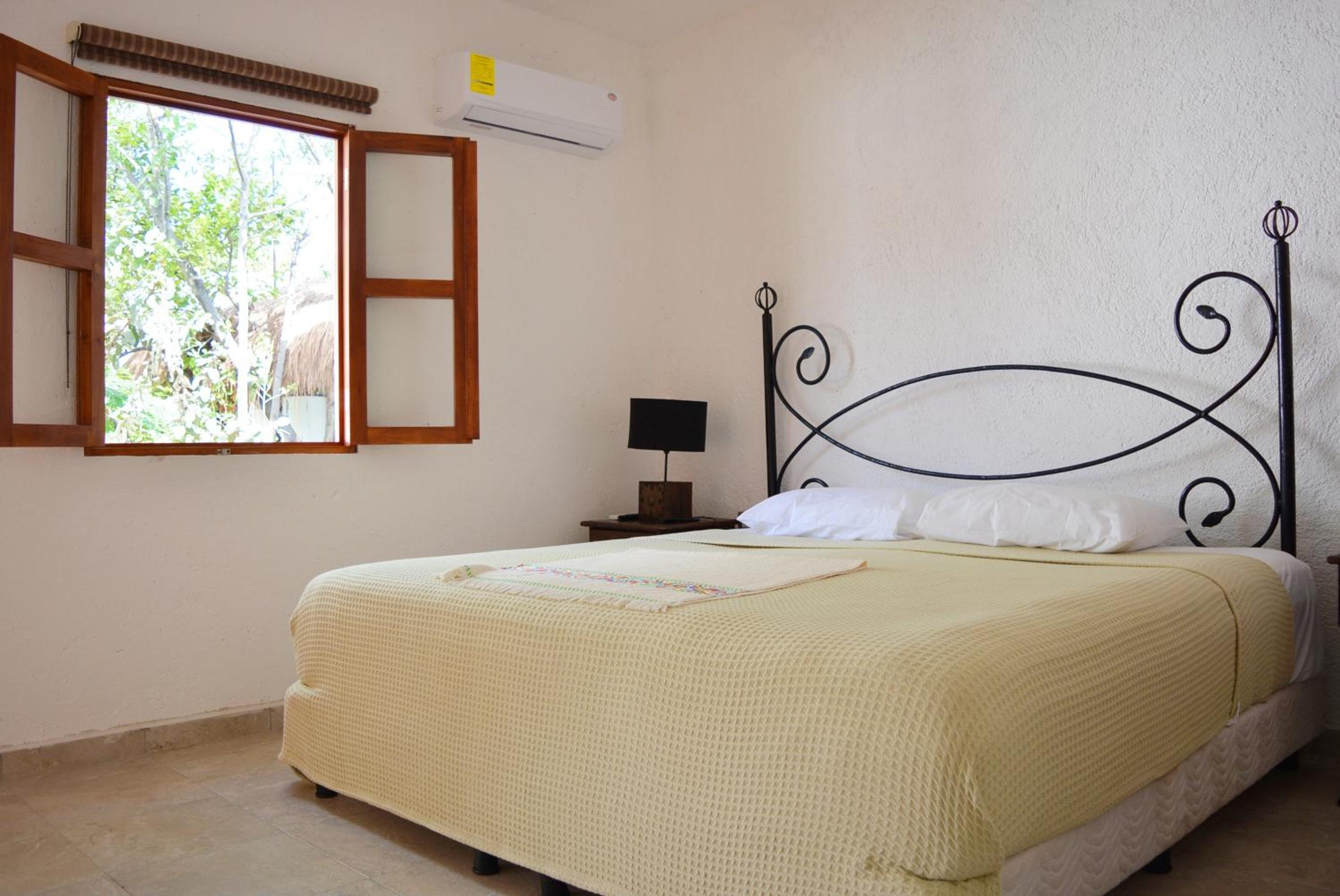 Deluxe King Room - Photo 7