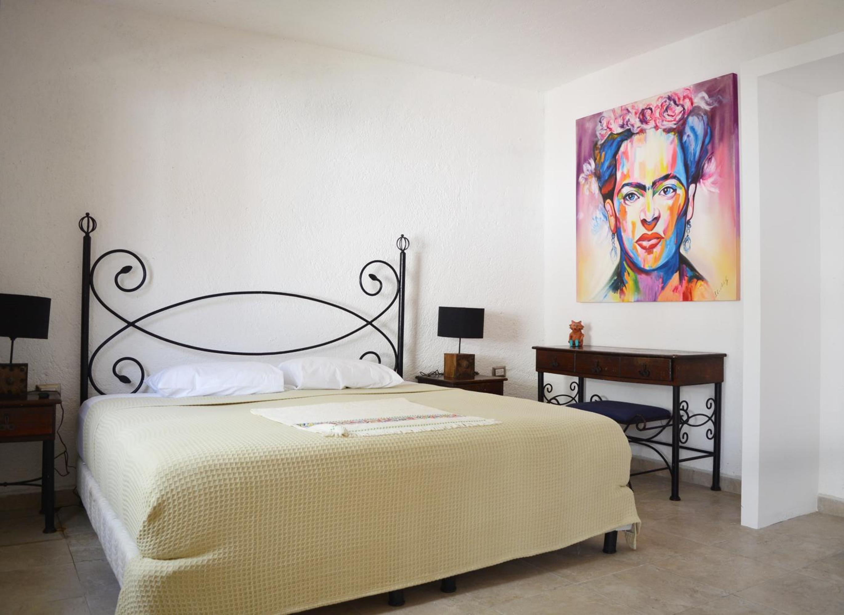 Deluxe King Room - Photo 6