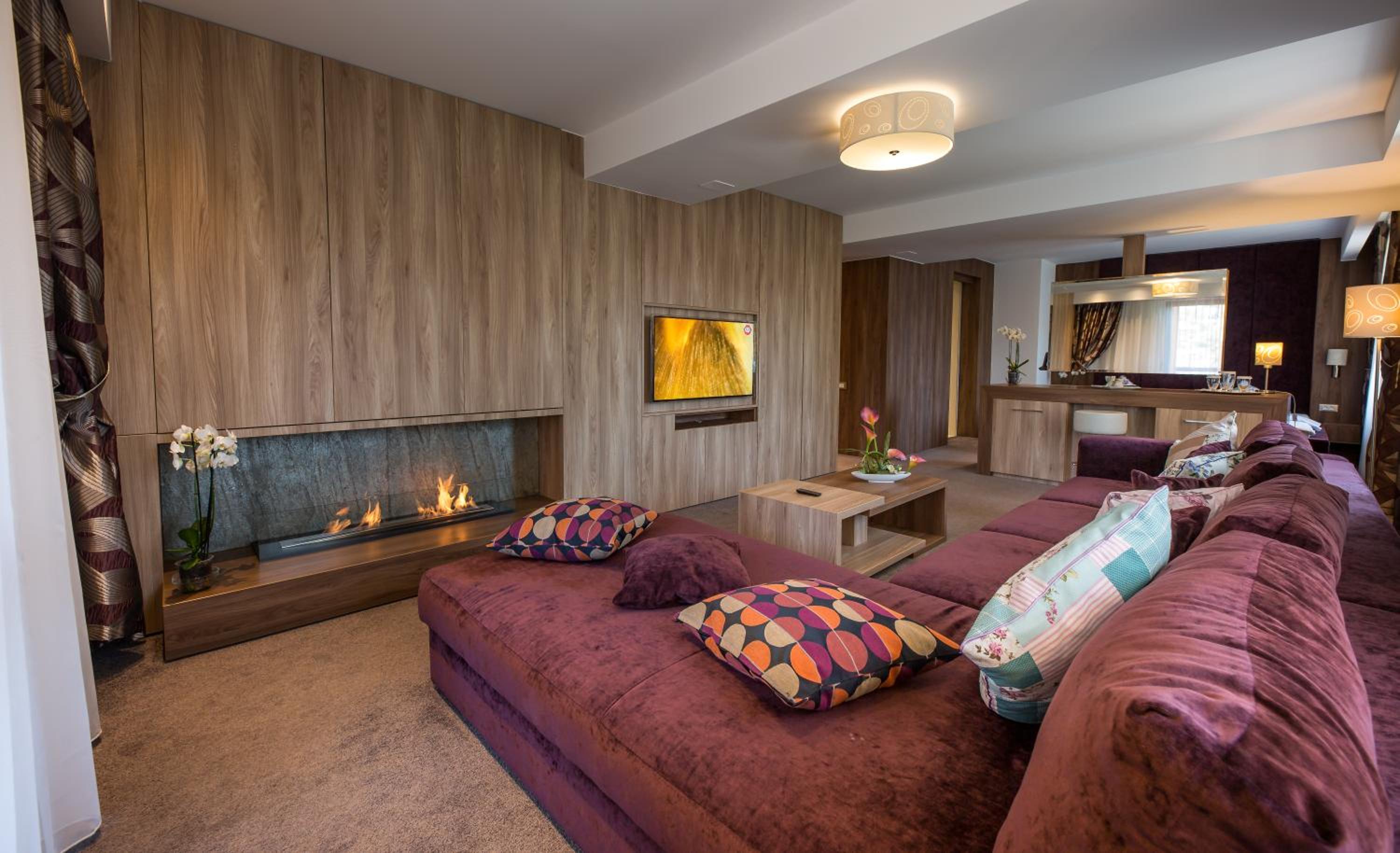 Deluxe Apartment with Fireplace and Balcony - Eden Principal photo 1
