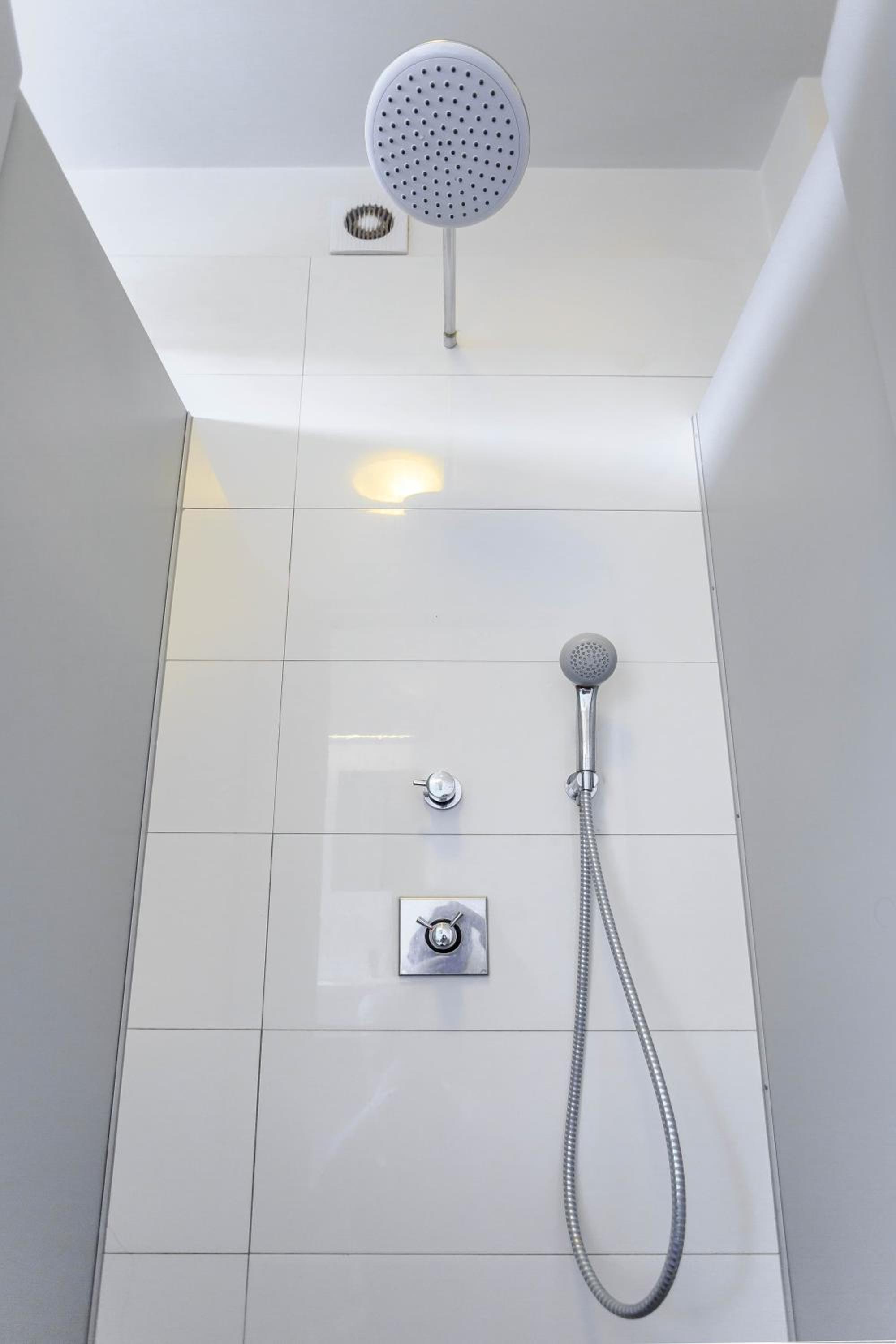 Single Room with Shared Shower and Toilet photo 2