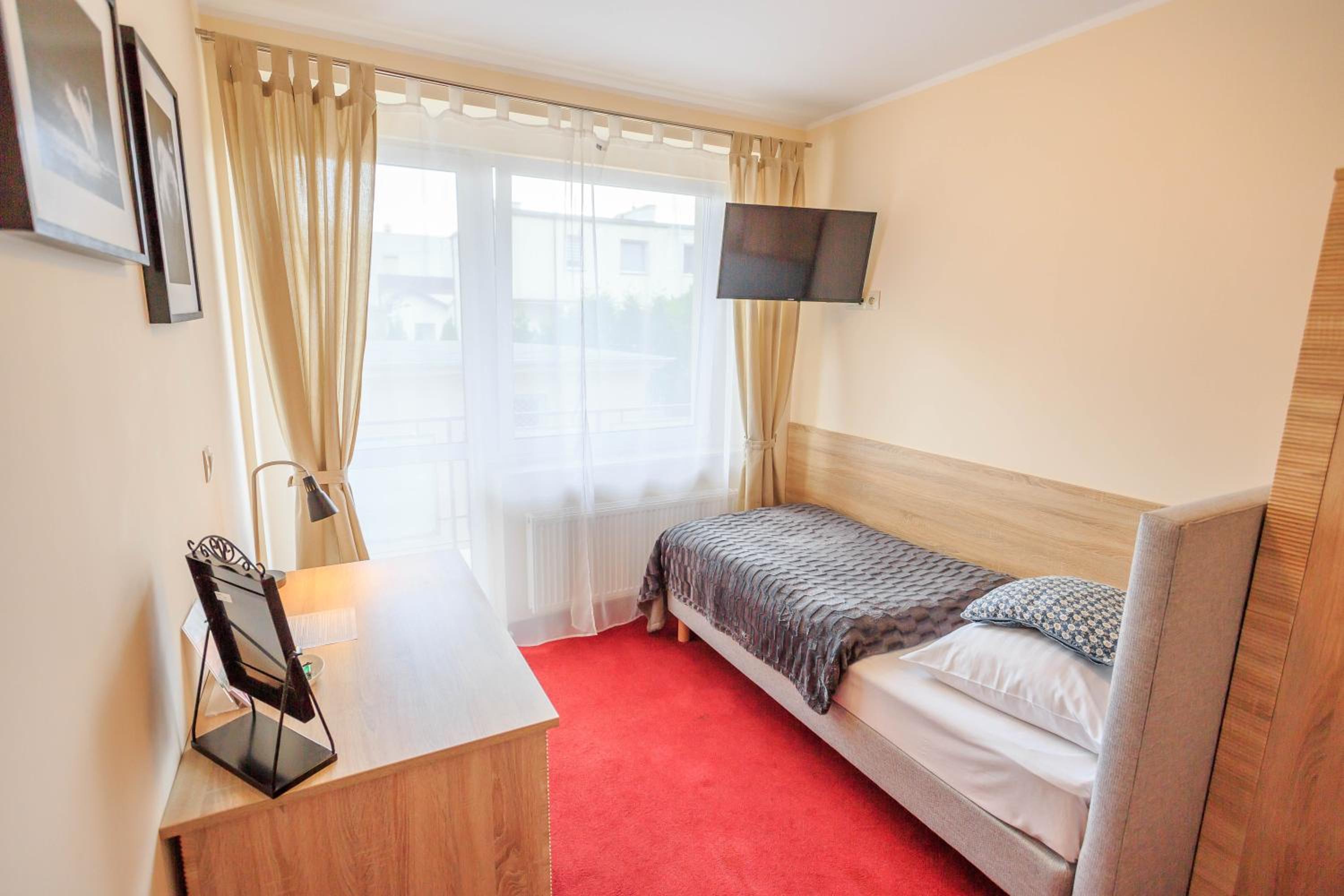 Single Room with Shared Shower and Toilet photo 3