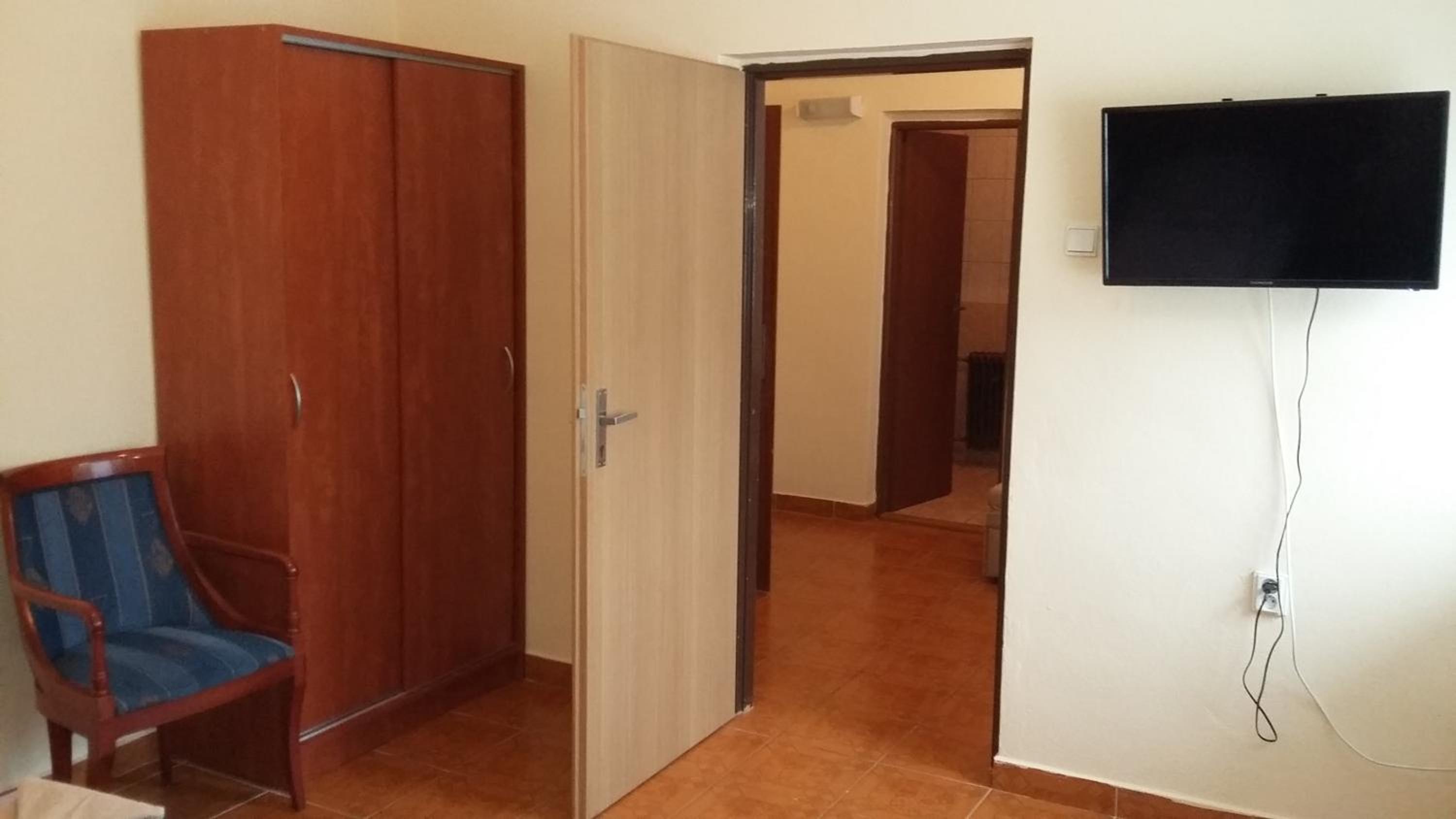 One-Bedroom Apartment with Balcony photo 1
