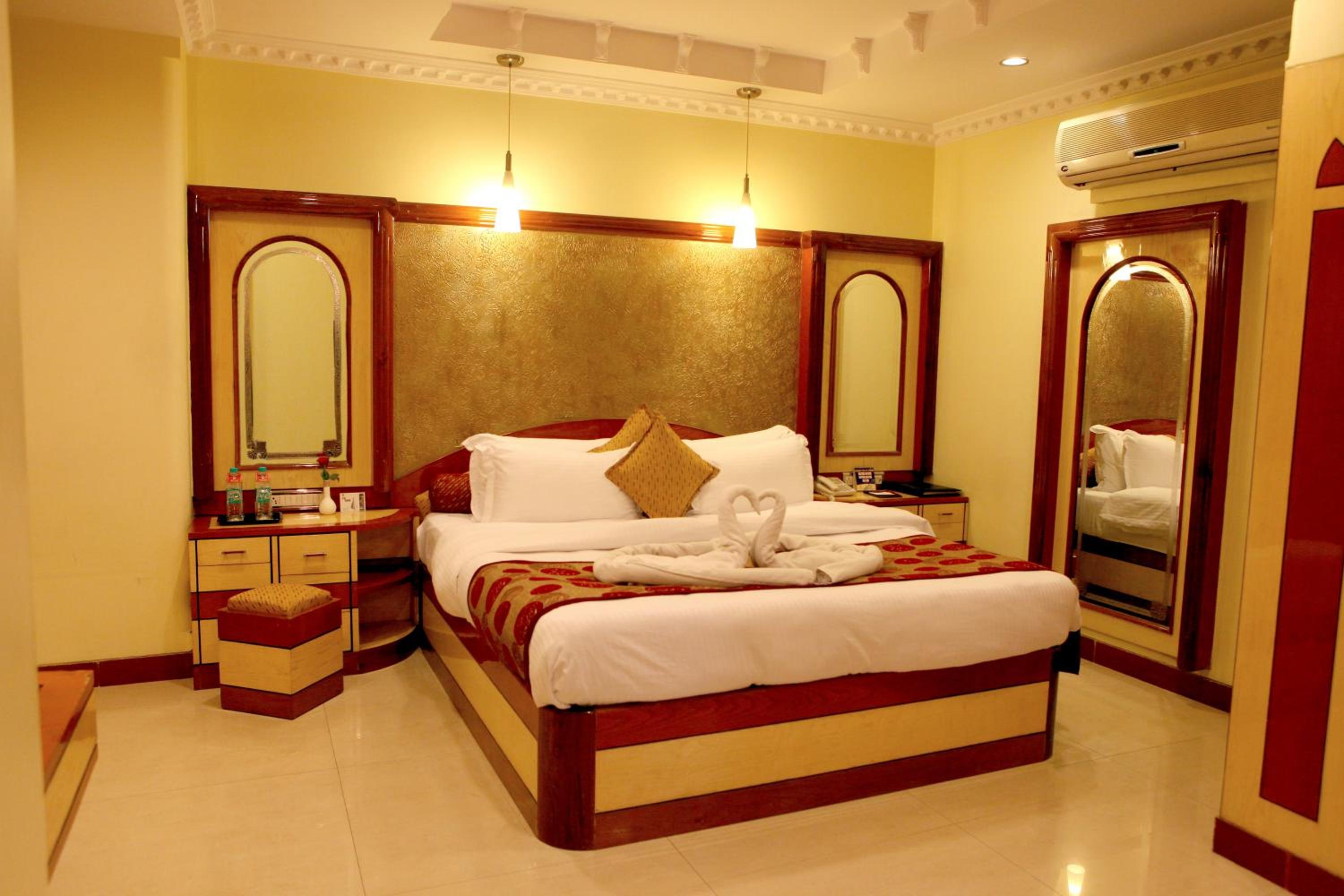 Suite - Photo 1