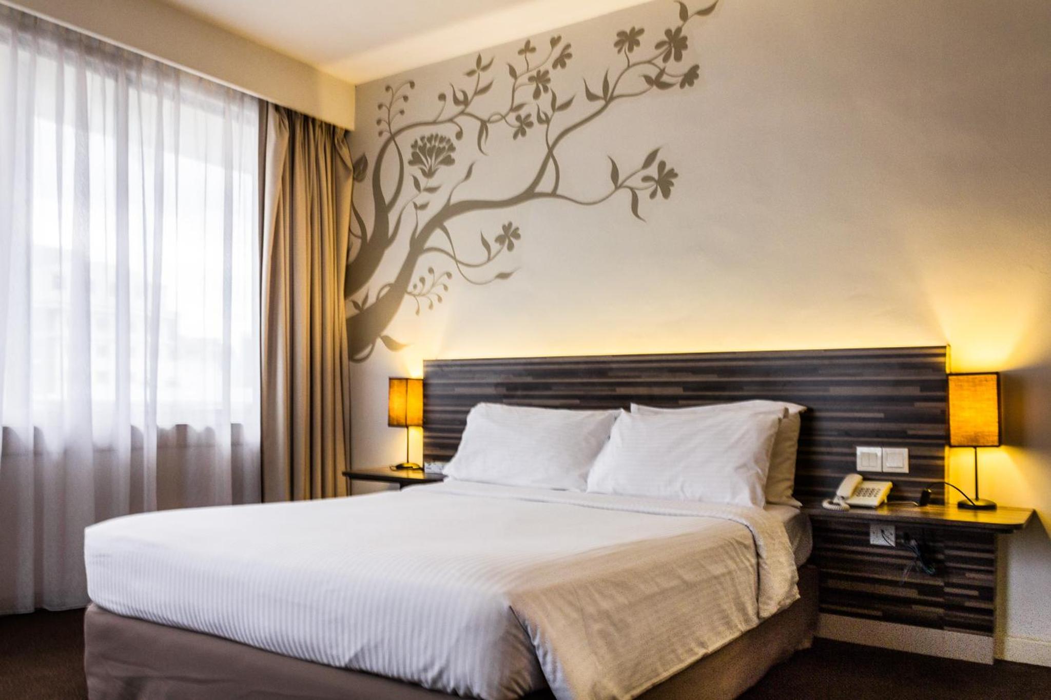 Deluxe Queen Room
