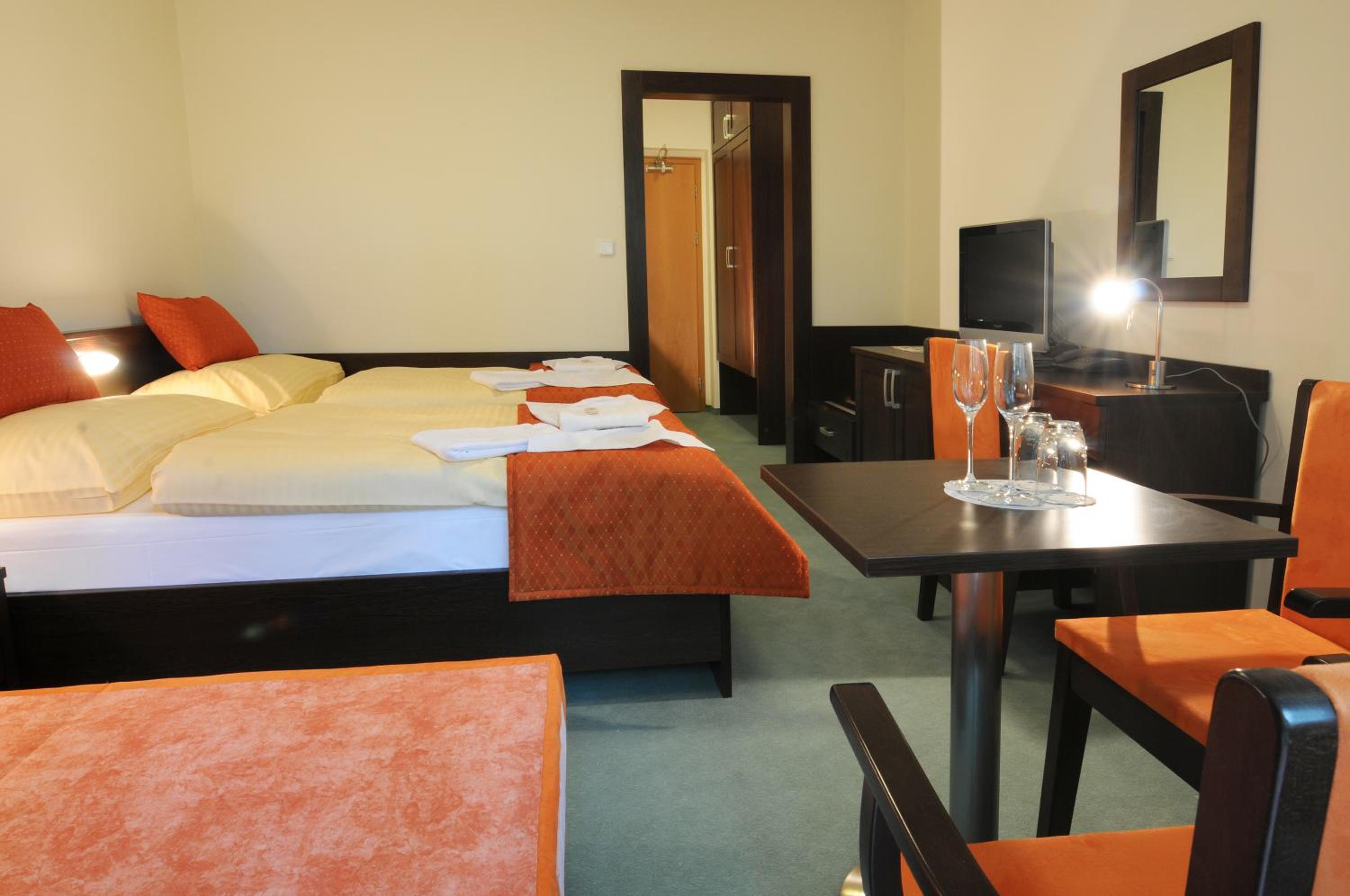 Deluxe Double or Twin Room with Balcony - Photo 4