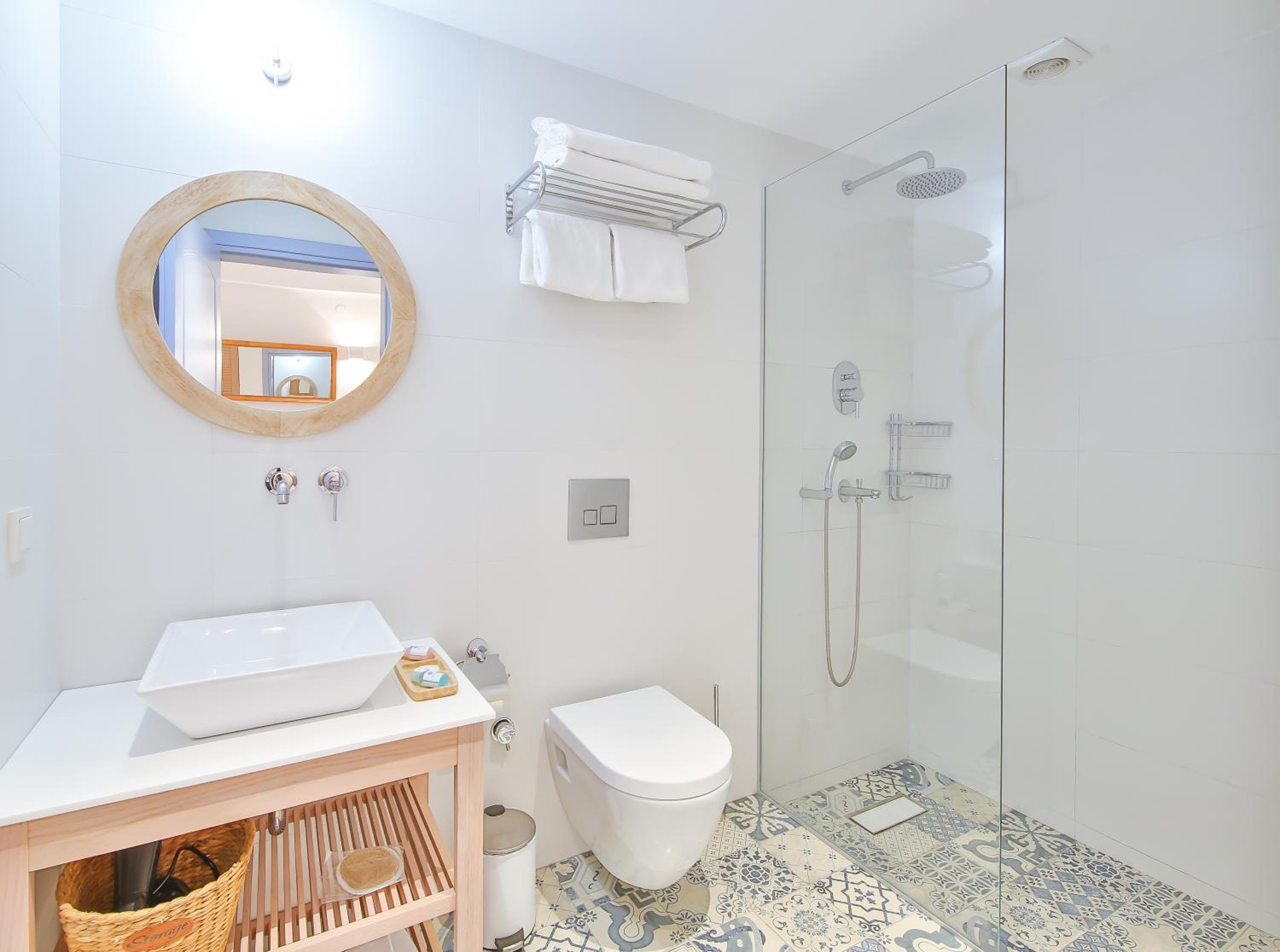 Budget Double Room - Basement Floor  photo 2